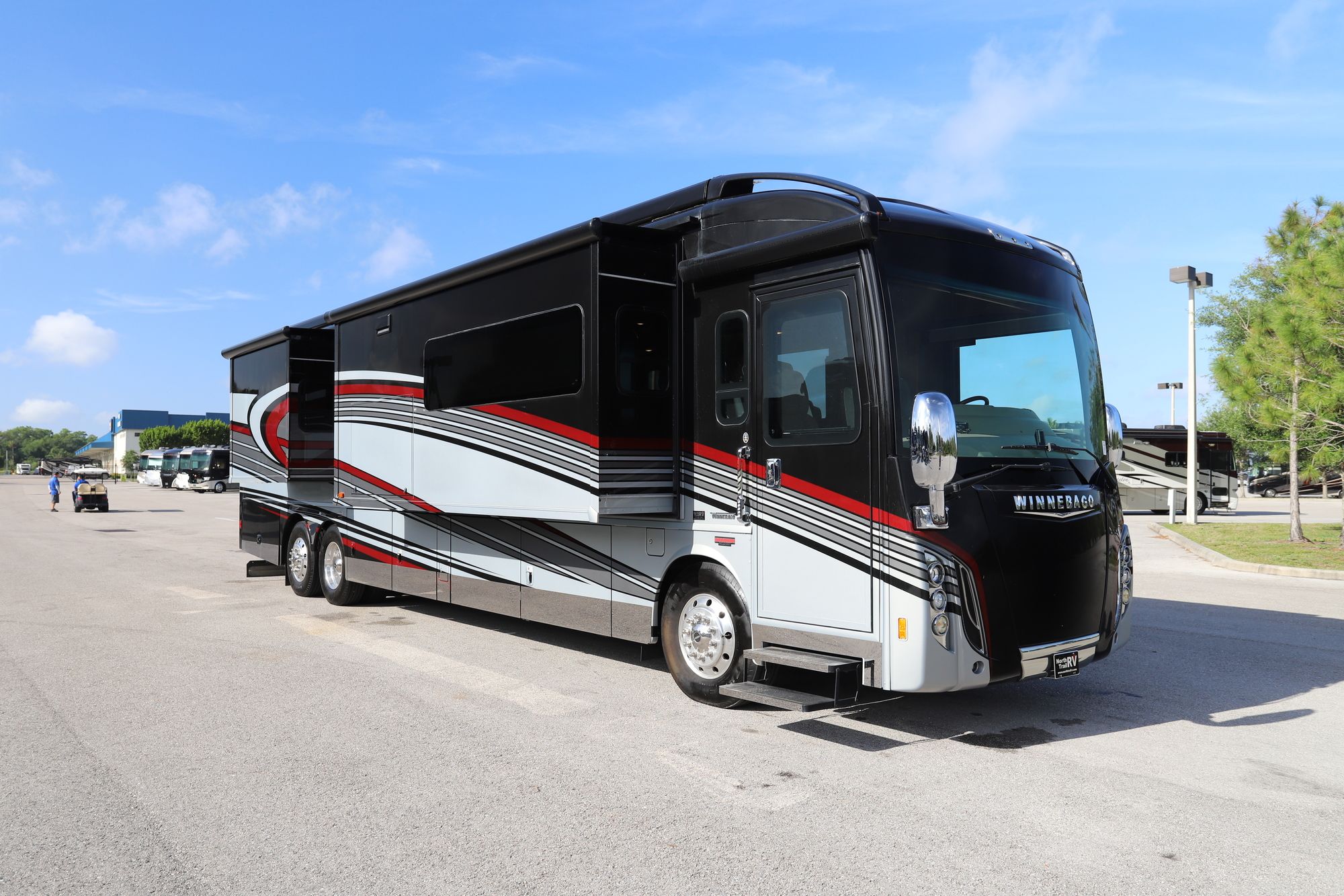 Used 2017 Winnebago Grand Tour 42QL Class A  For Sale