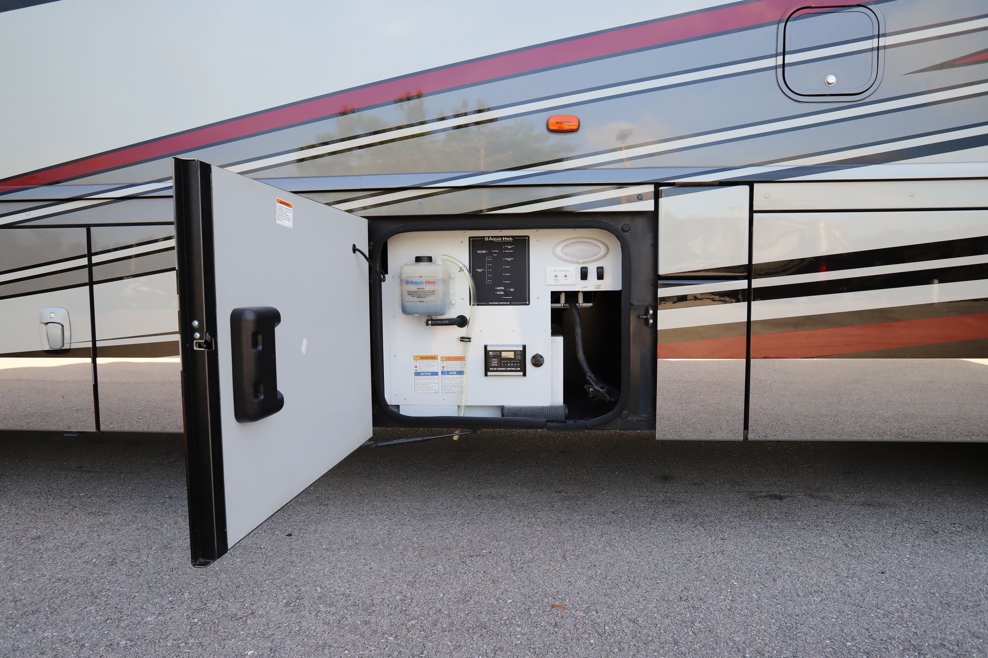 Used 2017 Winnebago Grand Tour 42QL Class A  For Sale