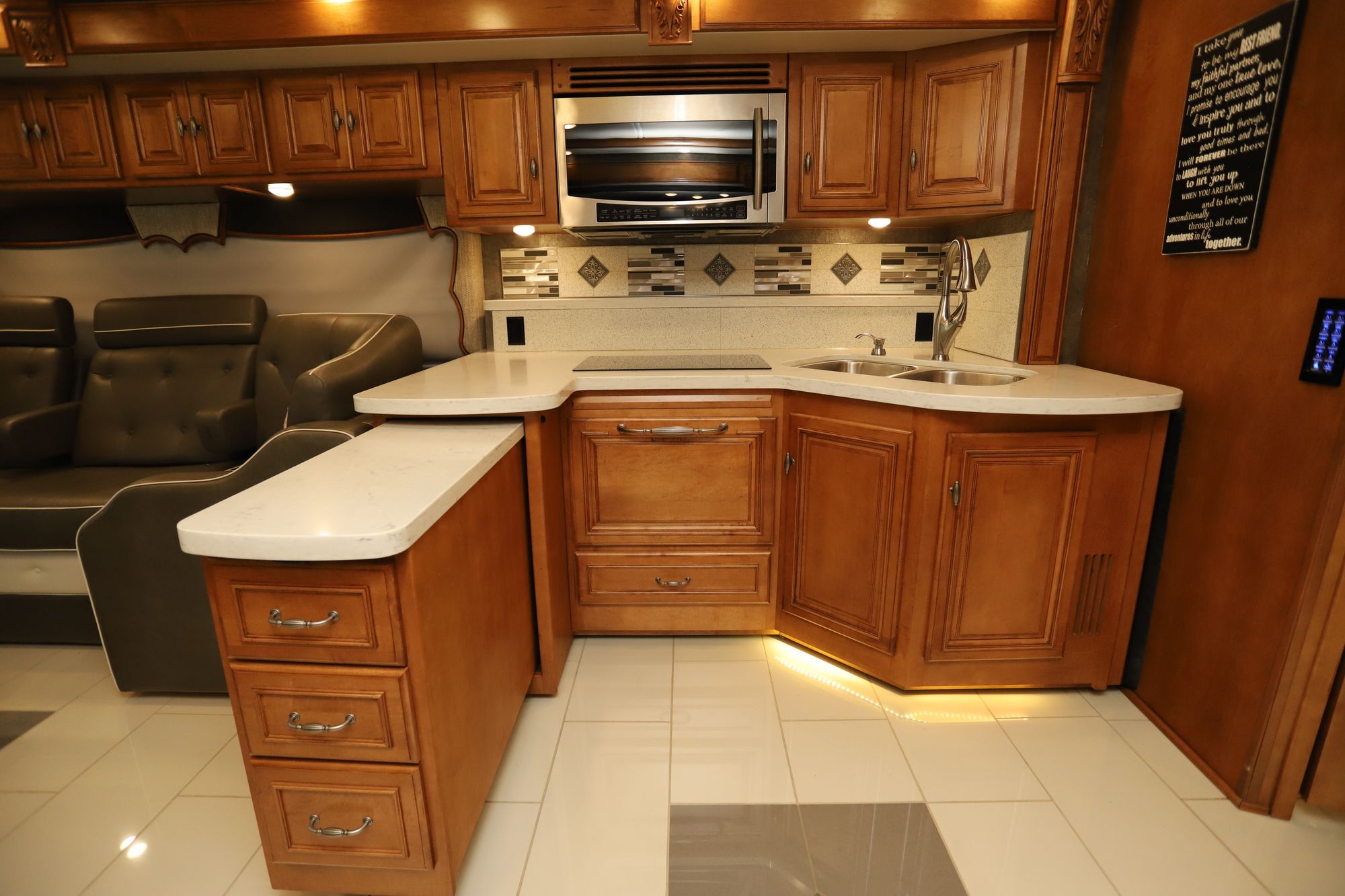 Used 2017 Winnebago Grand Tour 42QL Class A  For Sale