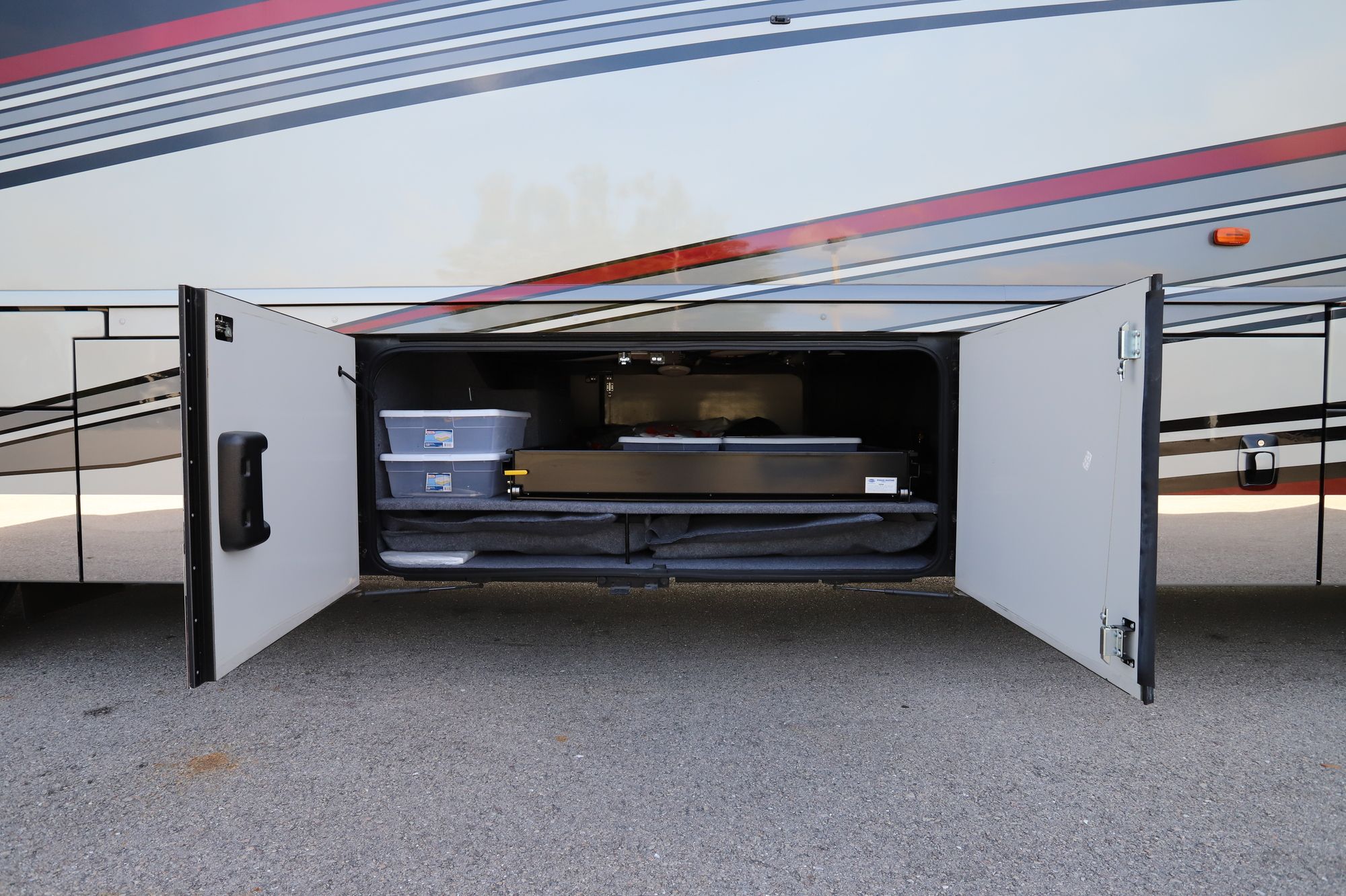 Used 2017 Winnebago Grand Tour 42QL Class A  For Sale