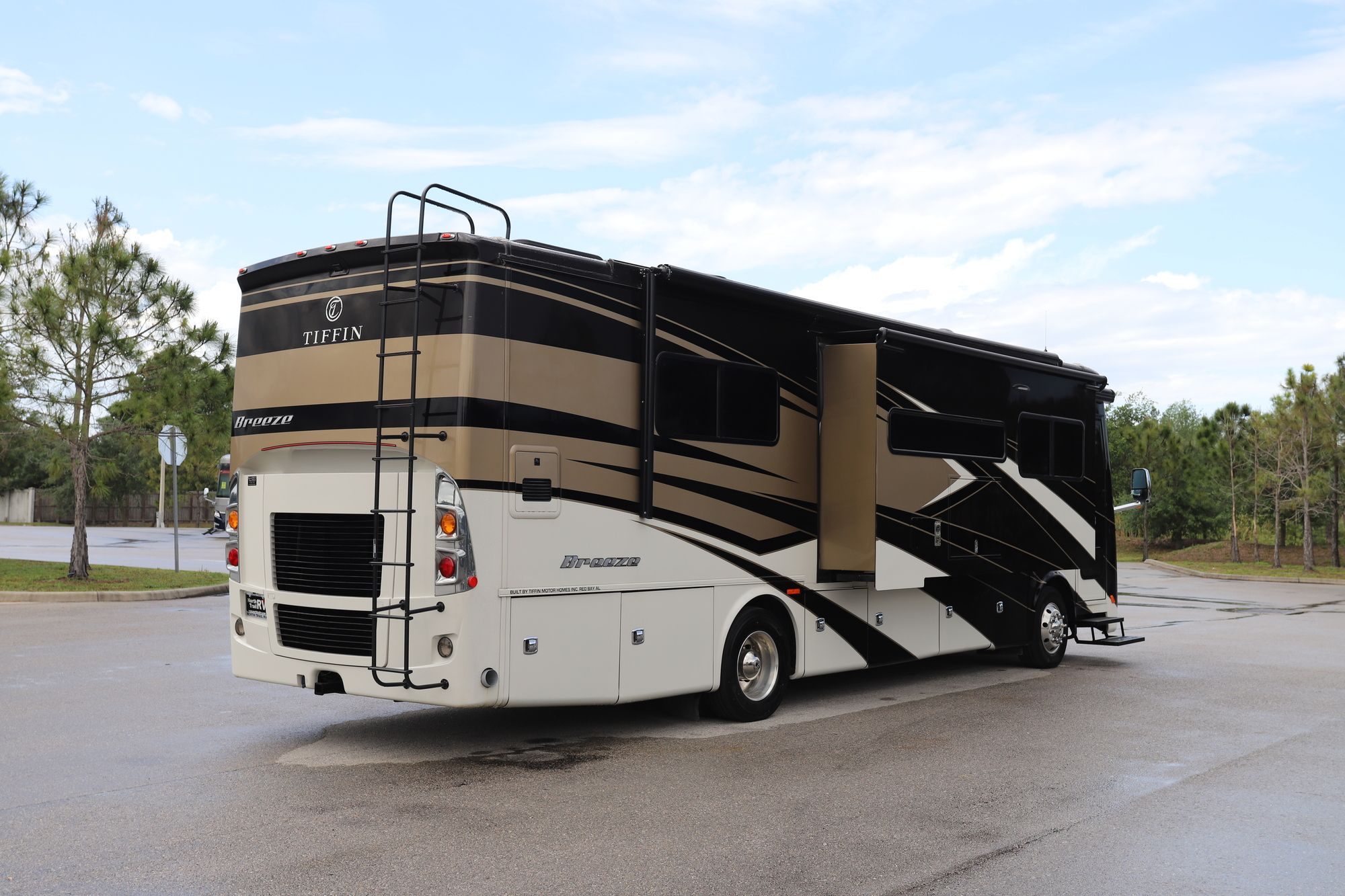 Used 2020 Tiffin Motor Homes Breeze 33BR Class A  For Sale