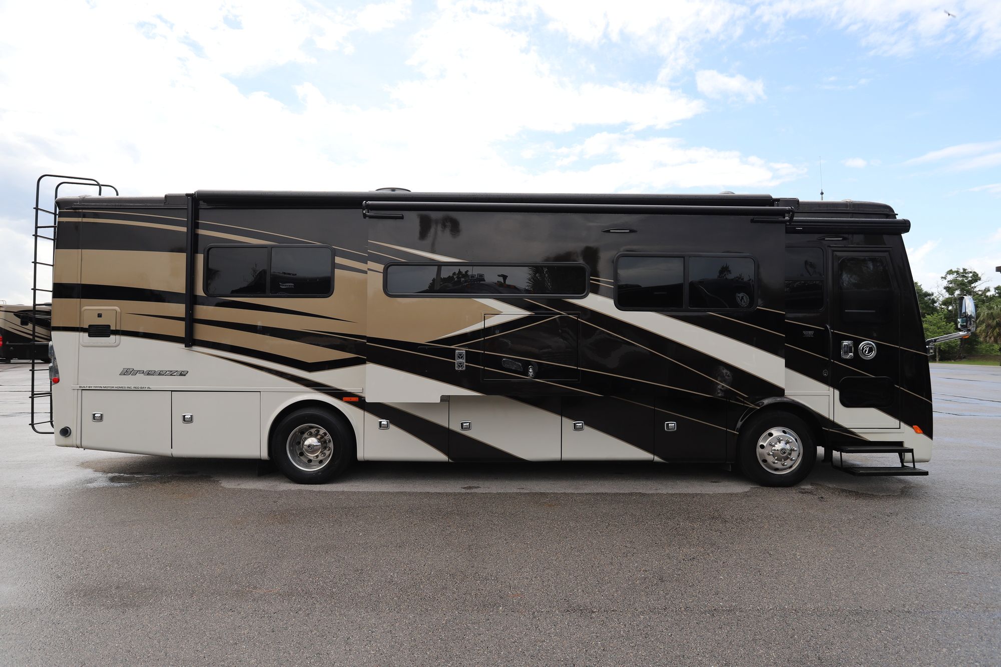 Used 2020 Tiffin Motor Homes Breeze 33BR Class A  For Sale