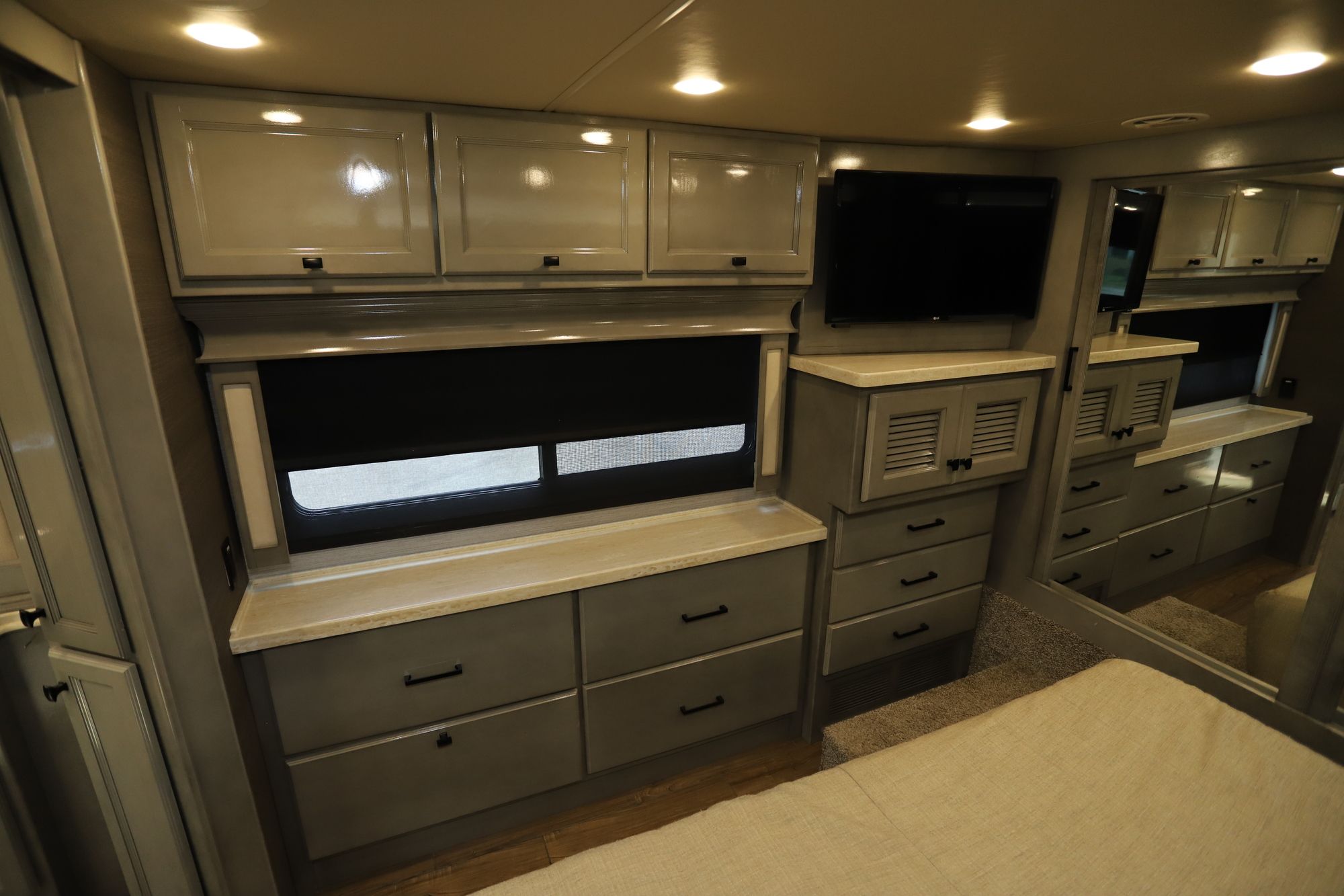 Used 2020 Tiffin Motor Homes Breeze 33BR Class A  For Sale