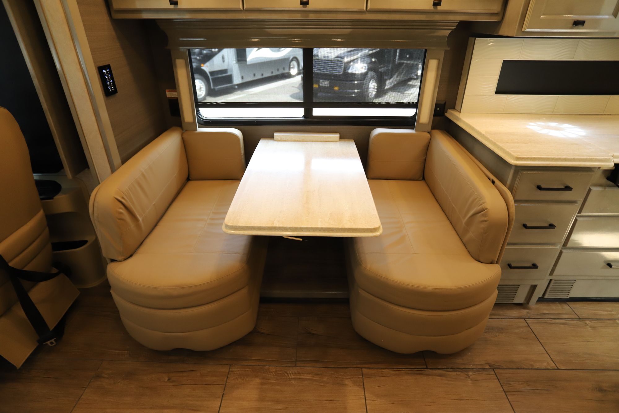 Used 2020 Tiffin Motor Homes Breeze 33BR Class A  For Sale