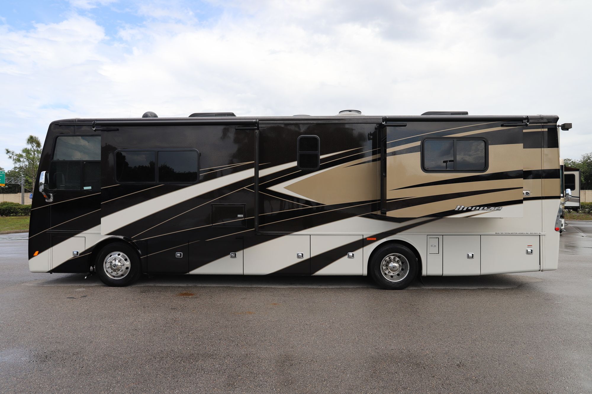 Used 2020 Tiffin Motor Homes Breeze 33BR Class A  For Sale