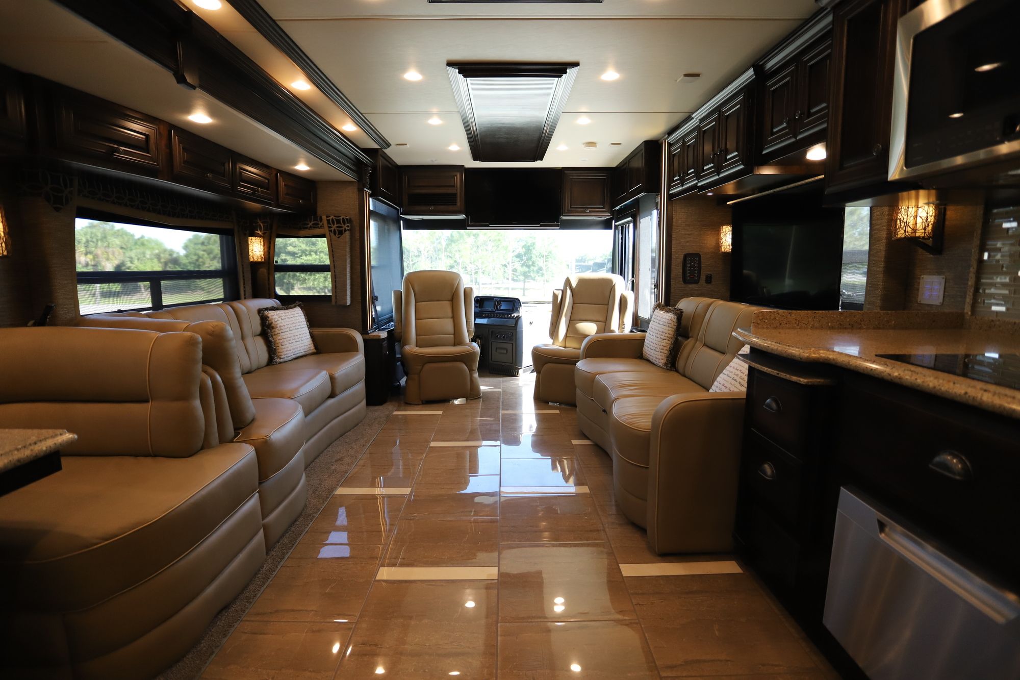 Used 2015 Newmar Dutch Star 4369 Class A  For Sale