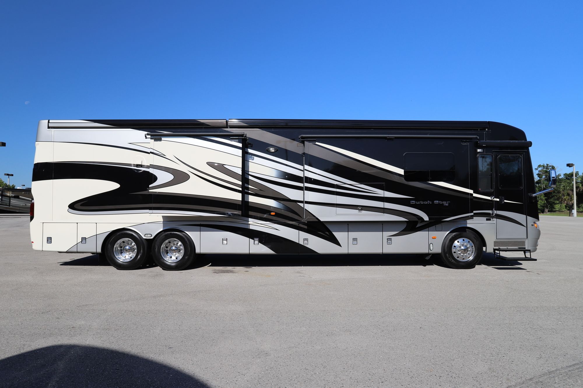 Used 2015 Newmar Dutch Star 4369 Class A  For Sale