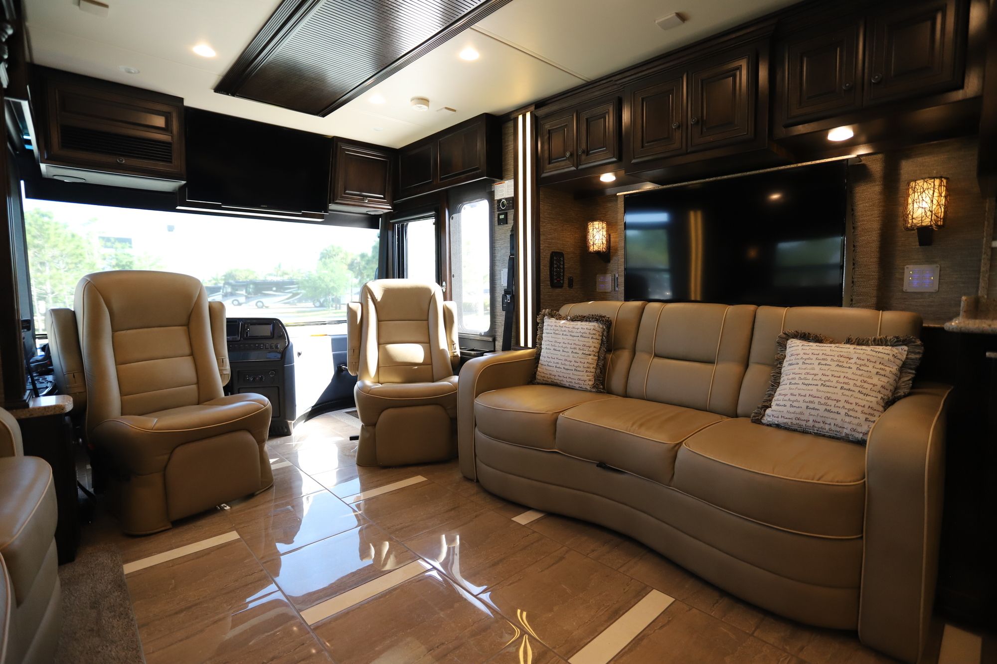 Used 2015 Newmar Dutch Star 4369 Class A  For Sale