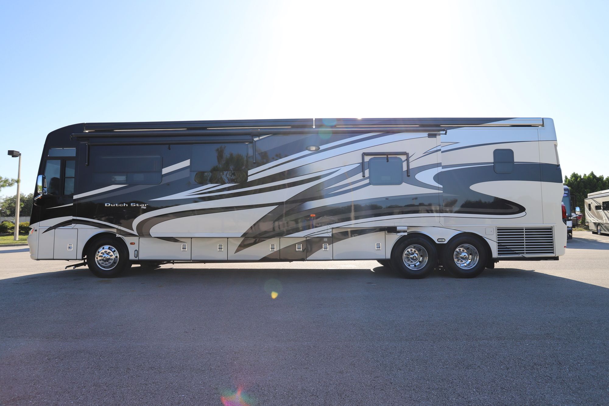 Used 2015 Newmar Dutch Star 4369 Class A  For Sale