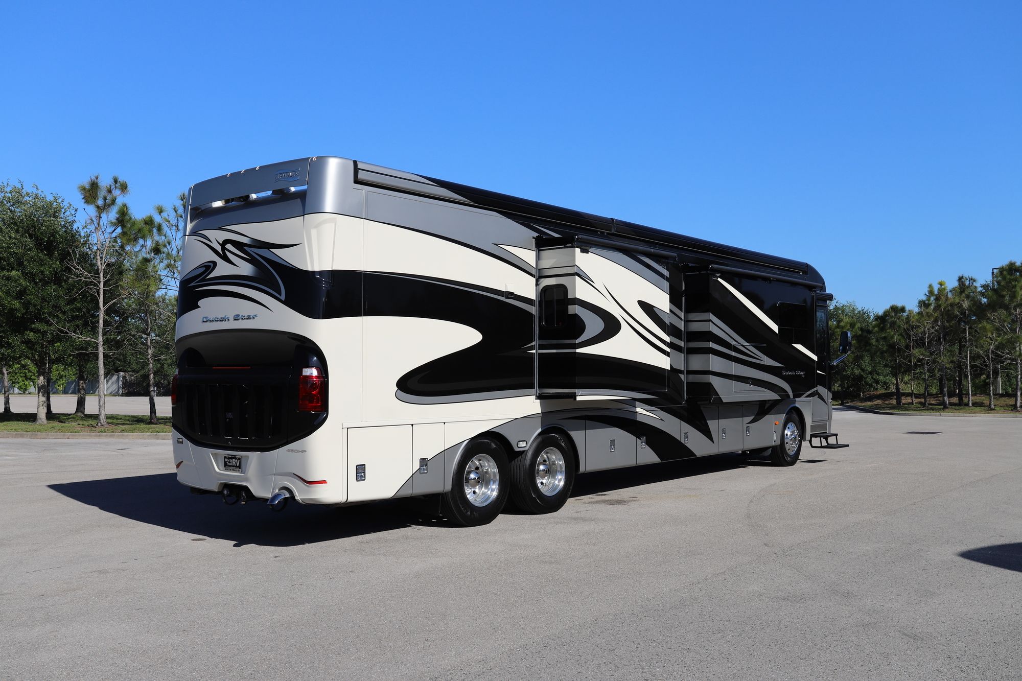 Used 2015 Newmar Dutch Star 4369 Class A  For Sale