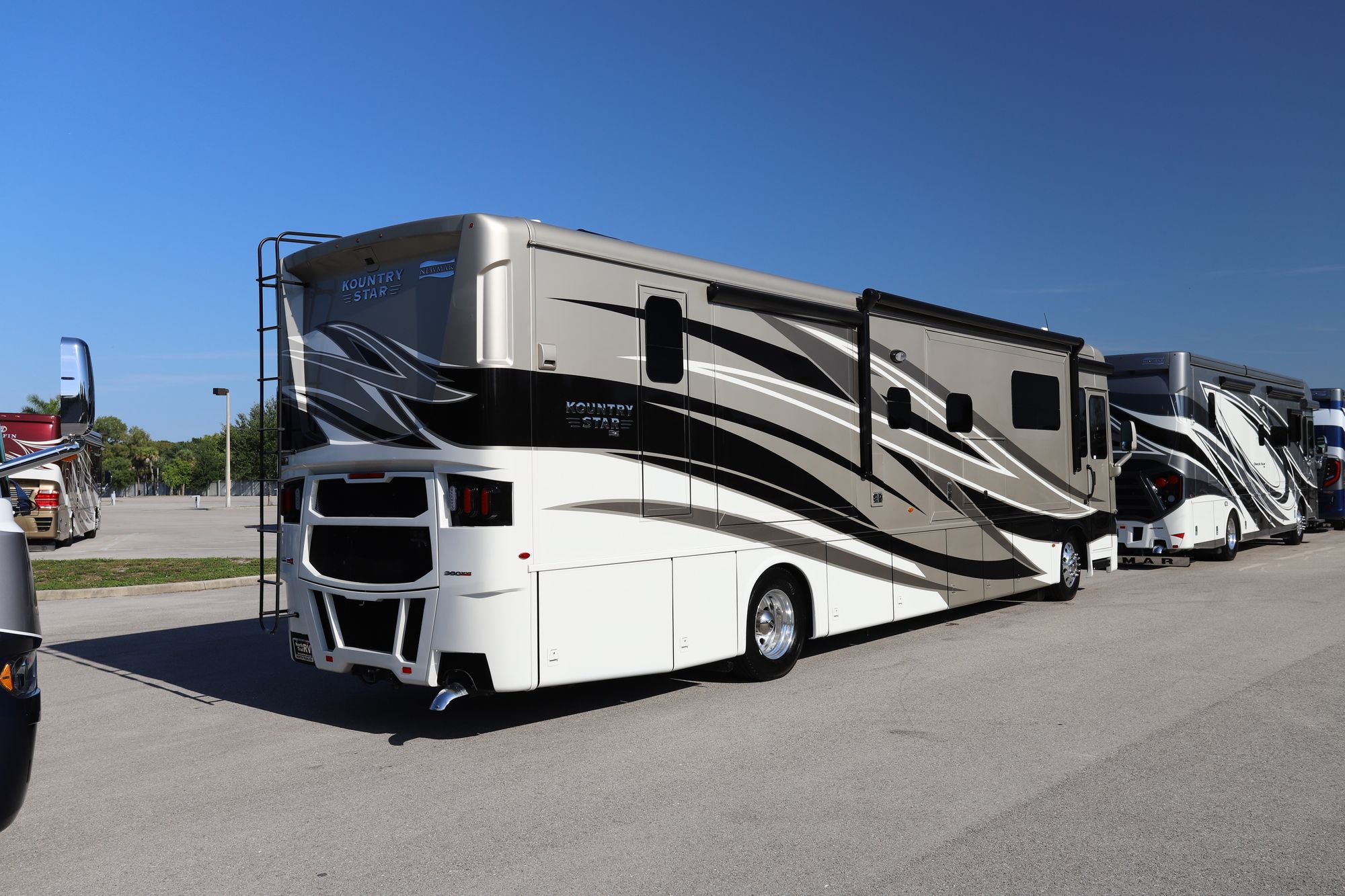 New 2021 Newmar Kountry Star 4037 Class A  For Sale