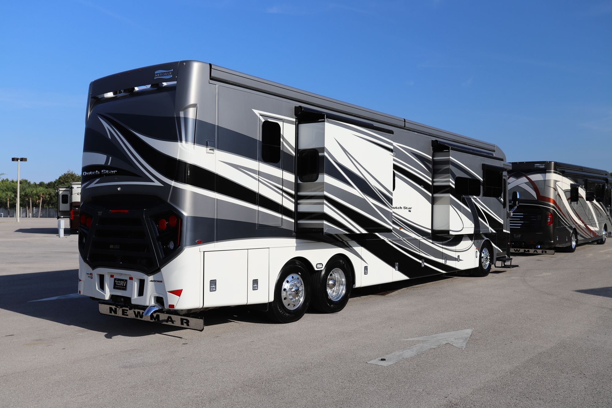New 2021 Newmar Dutch Star 4326 Class A  For Sale