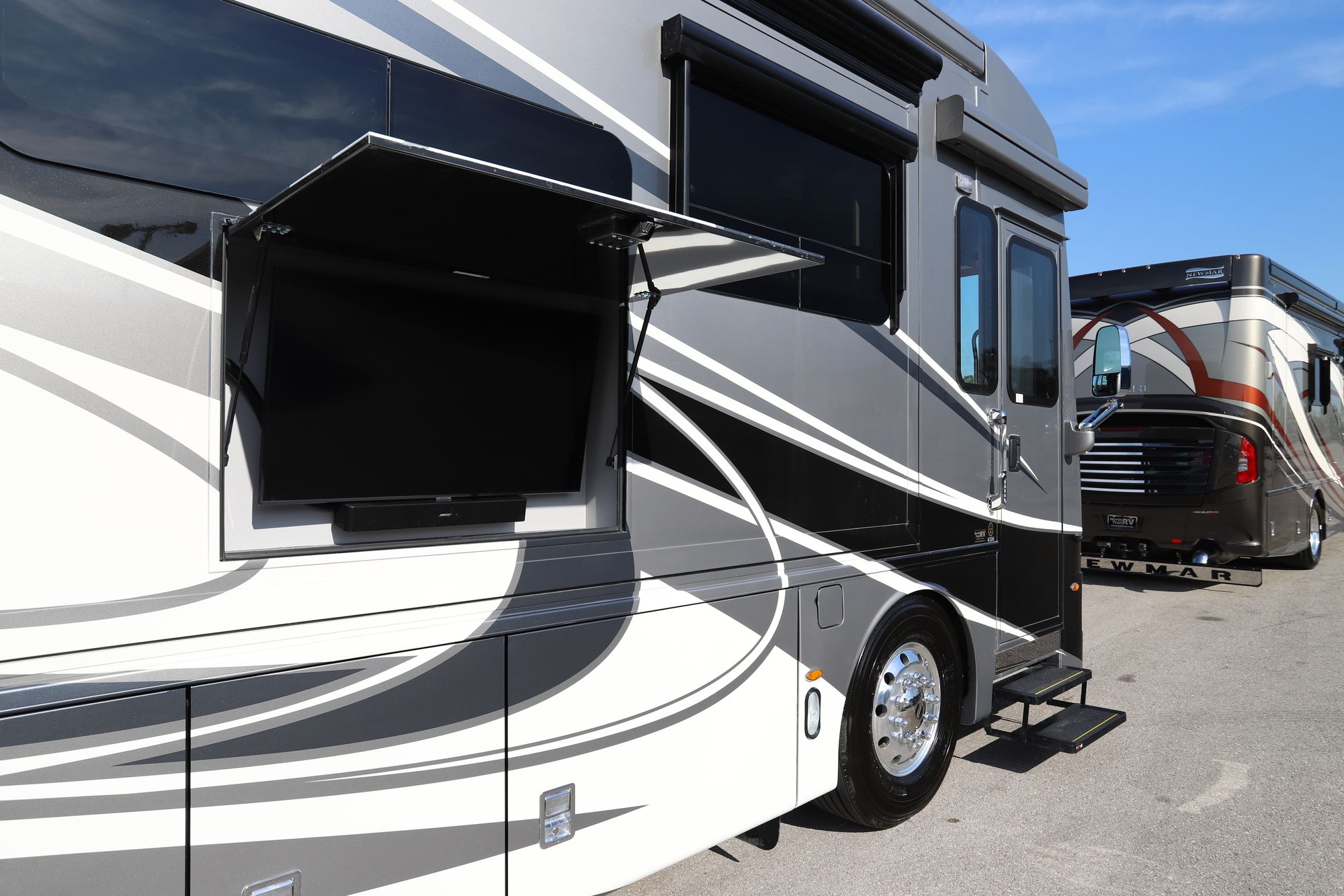 New 2021 Newmar Dutch Star 4326 Class A  For Sale