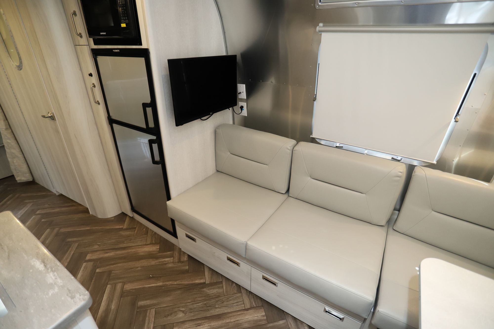 New 2021 Airstream International 25RB Travel Trailer  For Sale