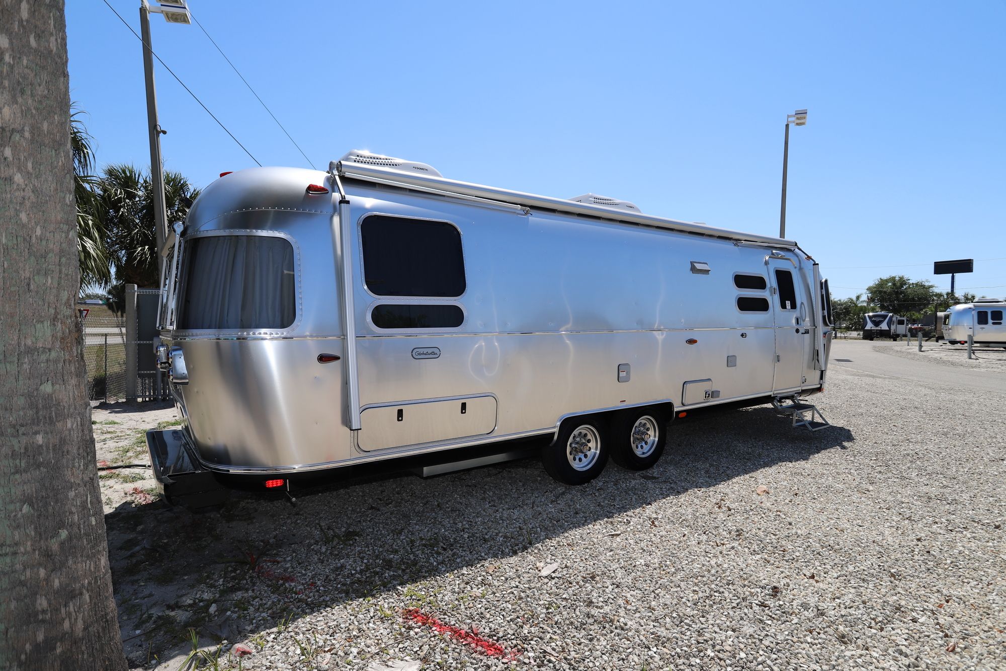 New 2021 Airstream Globetrotter 30RB Travel Trailer  For Sale