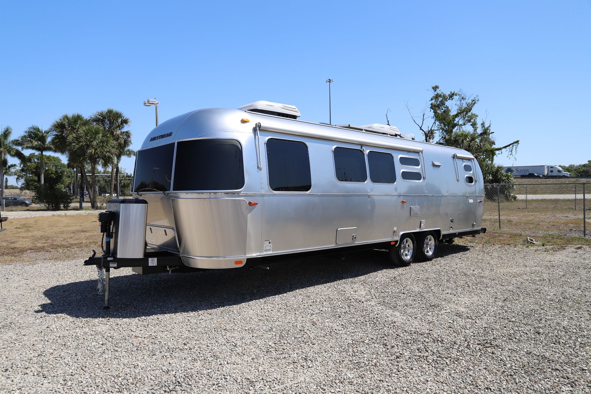 New 2021 Airstream Flying Cloud 30FBQ Travel Trailer  For Sale