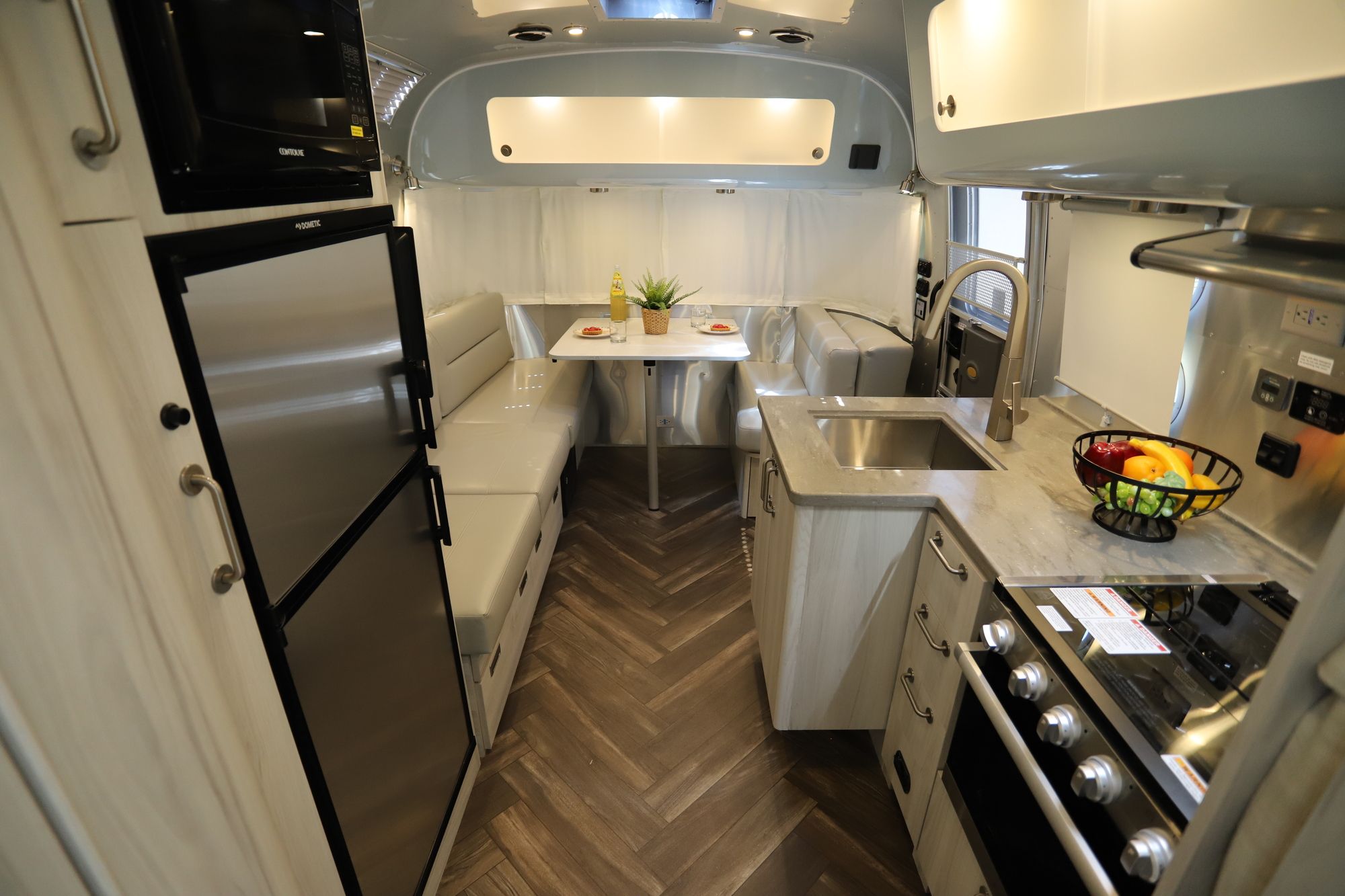 New 2021 Airstream International 25RB Travel Trailer  For Sale