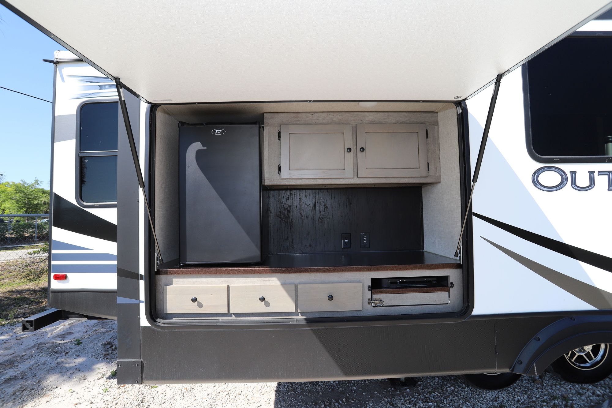 Used 2019 Keystone Outback 330RL Travel Trailer  For Sale