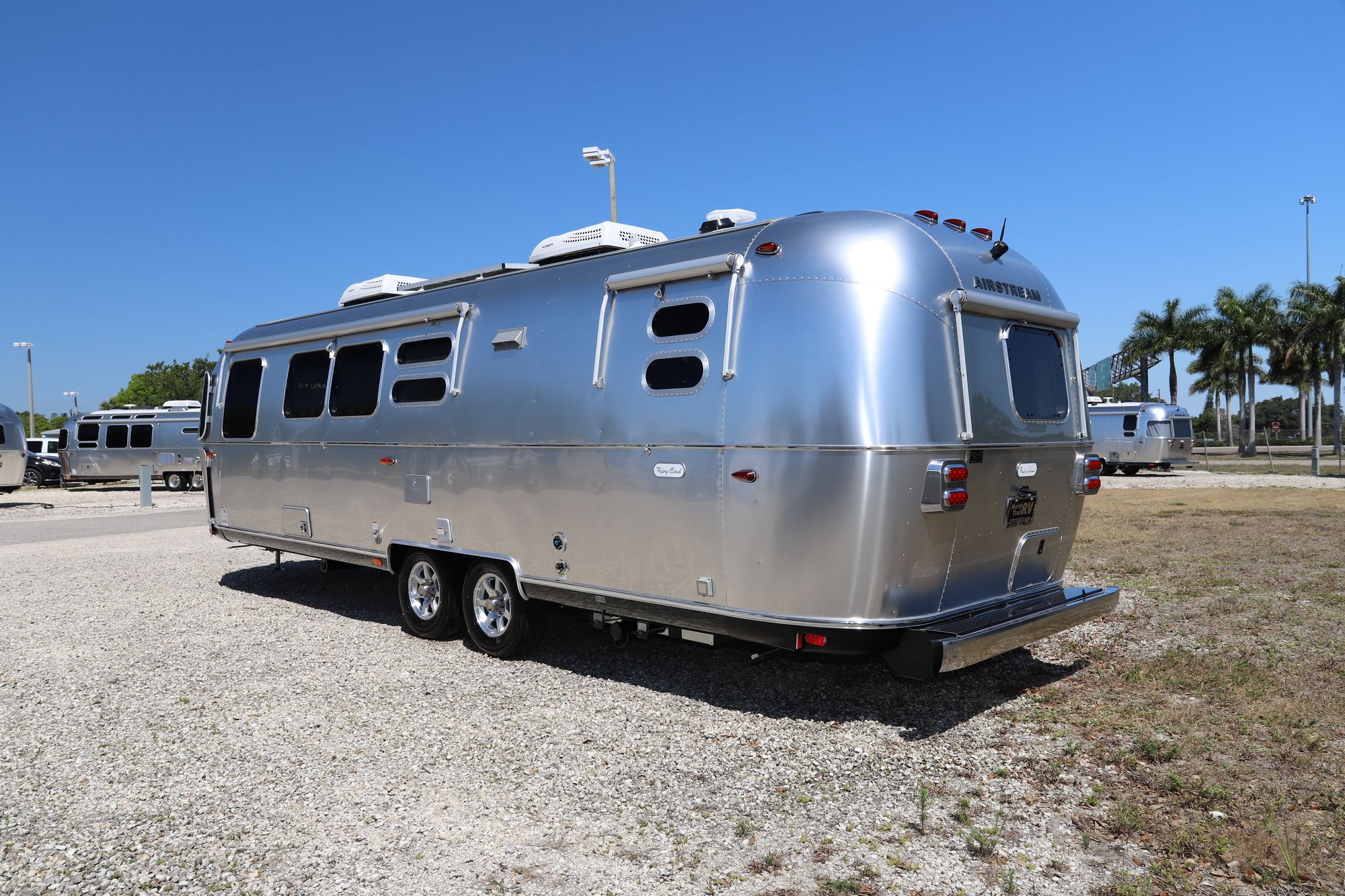 New 2021 Airstream Flying Cloud 30FBQ Travel Trailer  For Sale