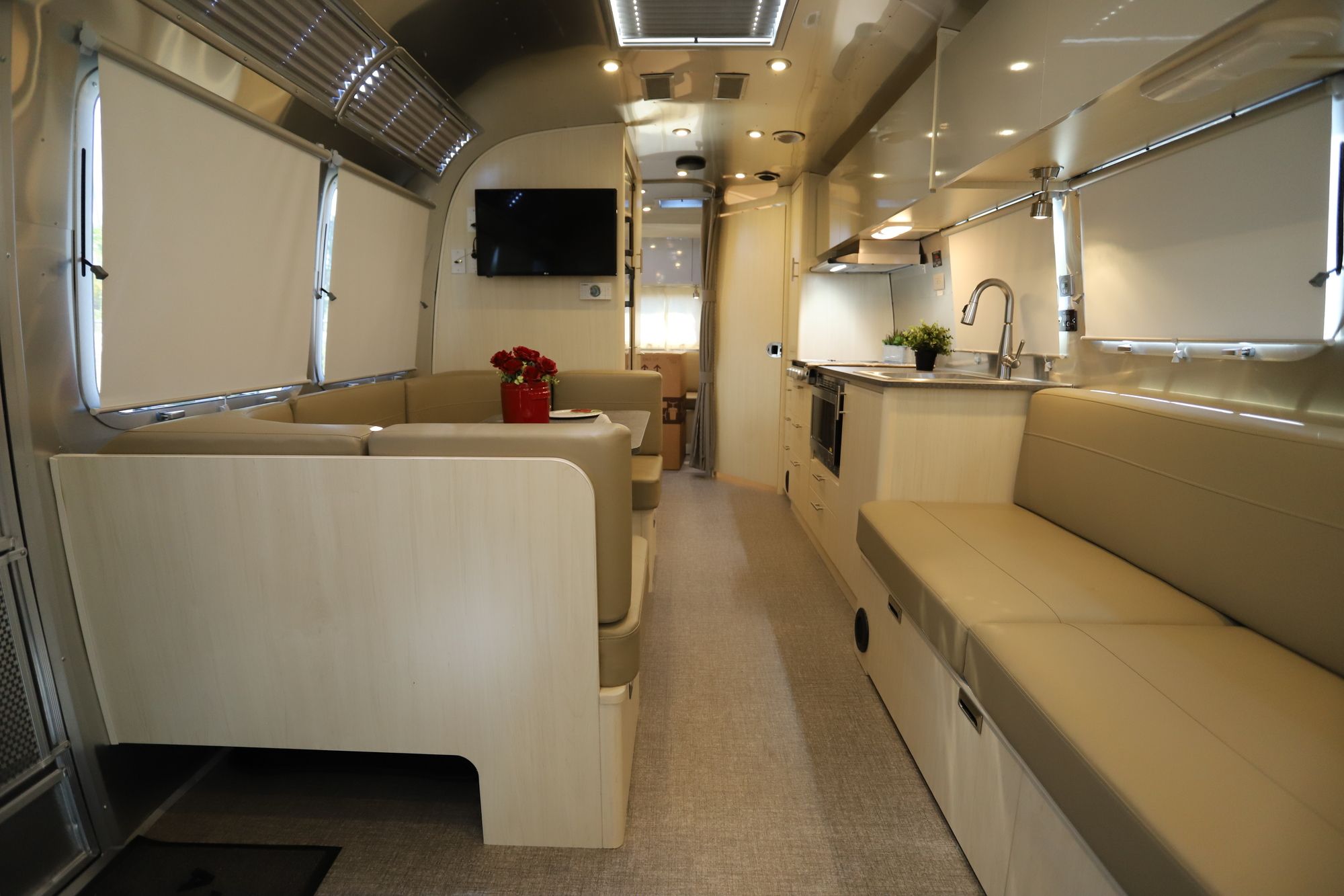 New 2021 Airstream Flying Cloud 30FBQ Travel Trailer  For Sale