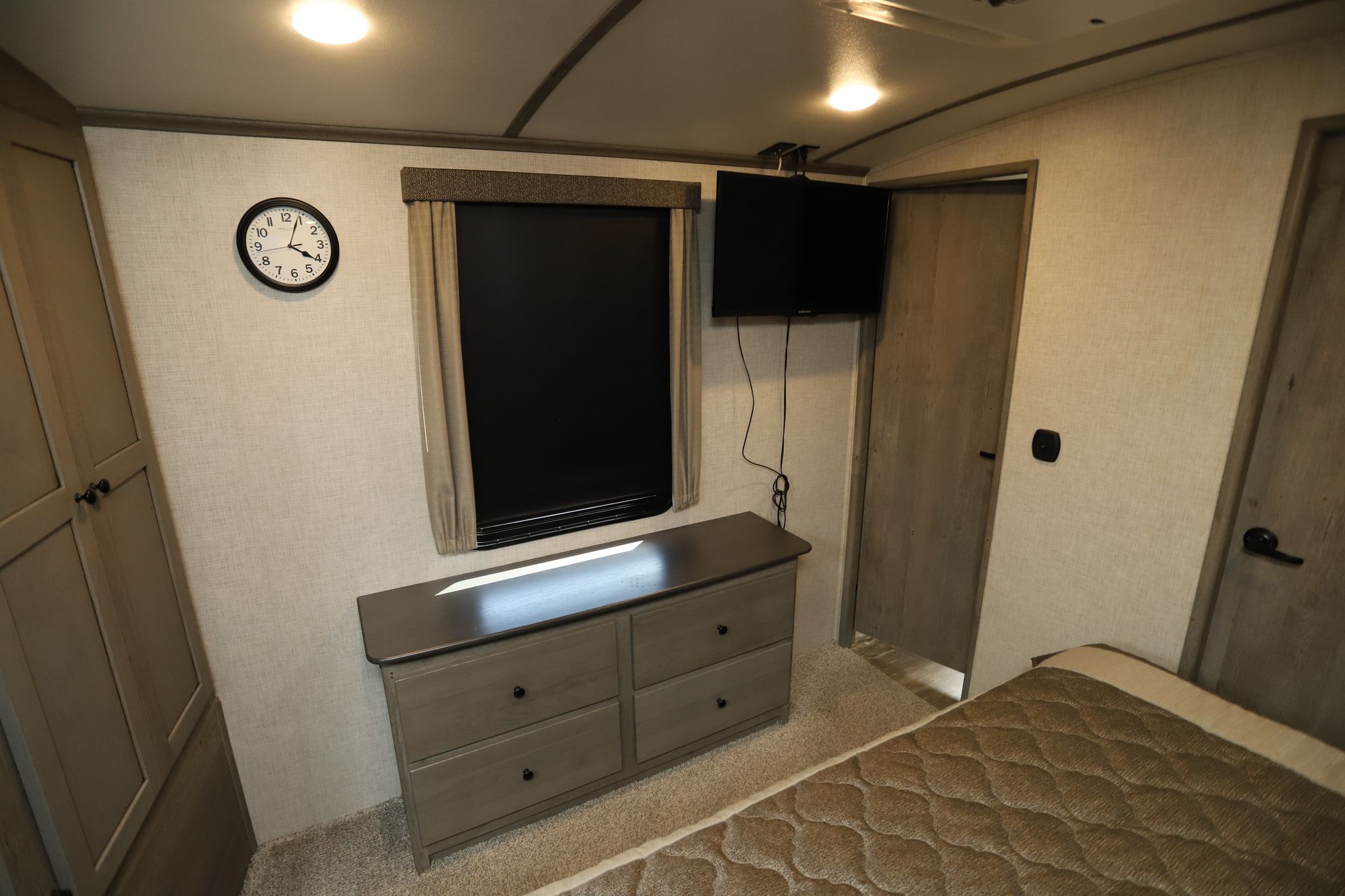 Used 2019 Keystone Outback 330RL Travel Trailer  For Sale