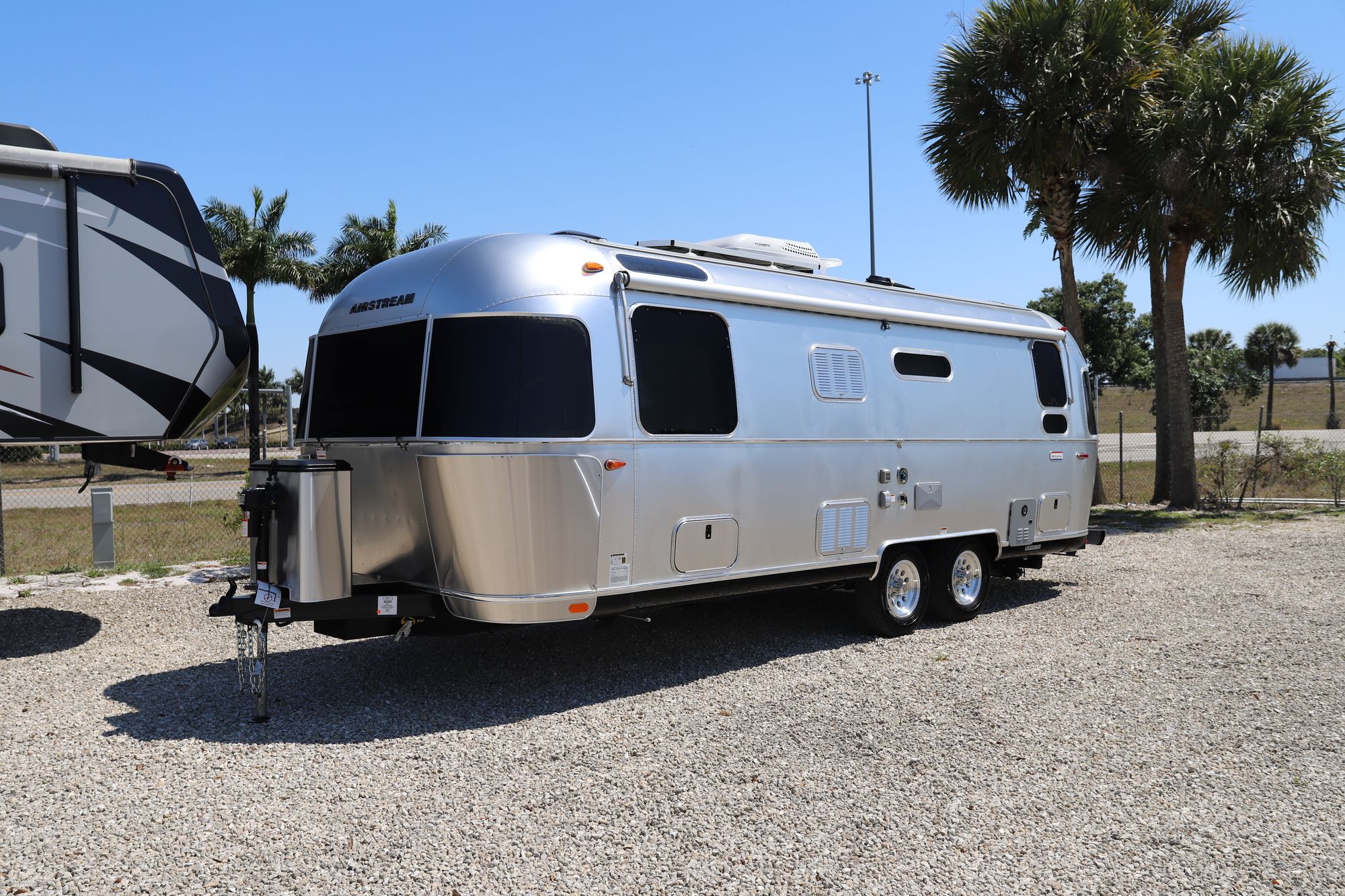 New 2021 Airstream International 25RB Travel Trailer  For Sale