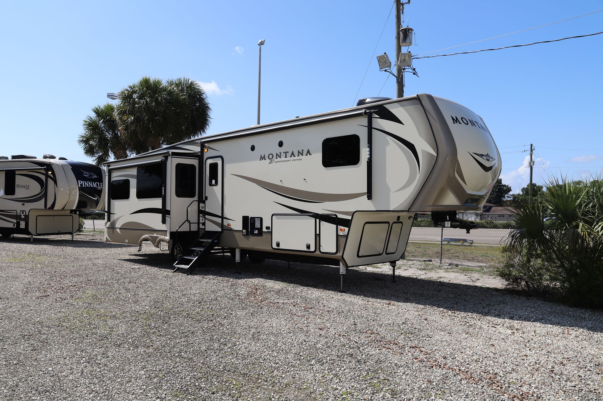 Used 2019 Keystone Montana 3721RL Fifth Wheel  For Sale