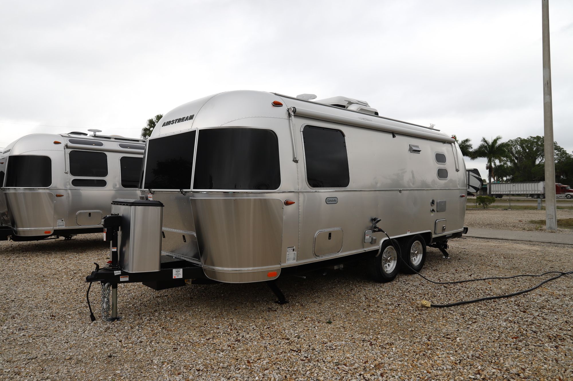 New 2021 Airstream Globetrotter 23FB Travel Trailer  For Sale