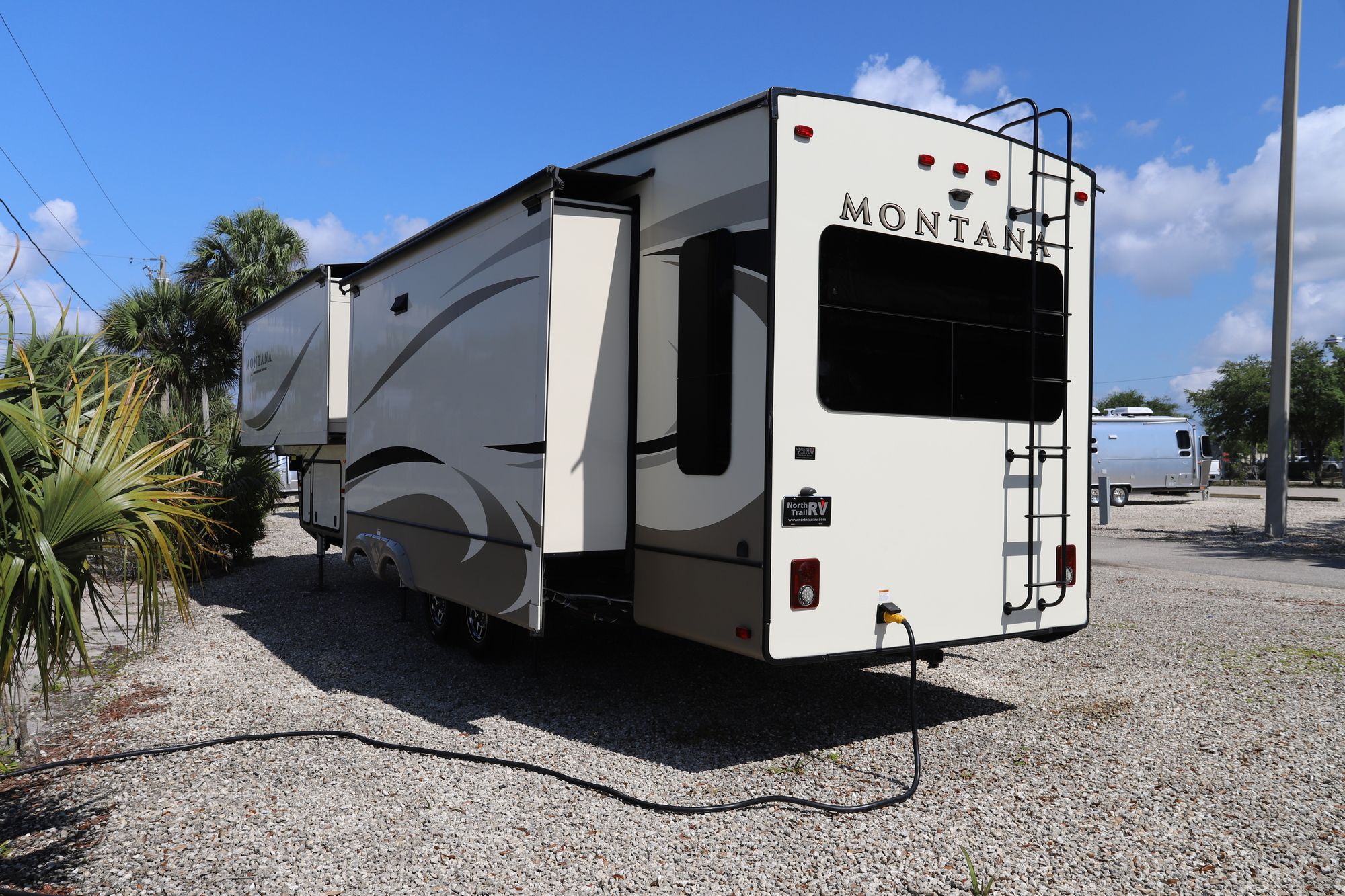 Used 2019 Keystone Montana 3721RL Fifth Wheel  For Sale