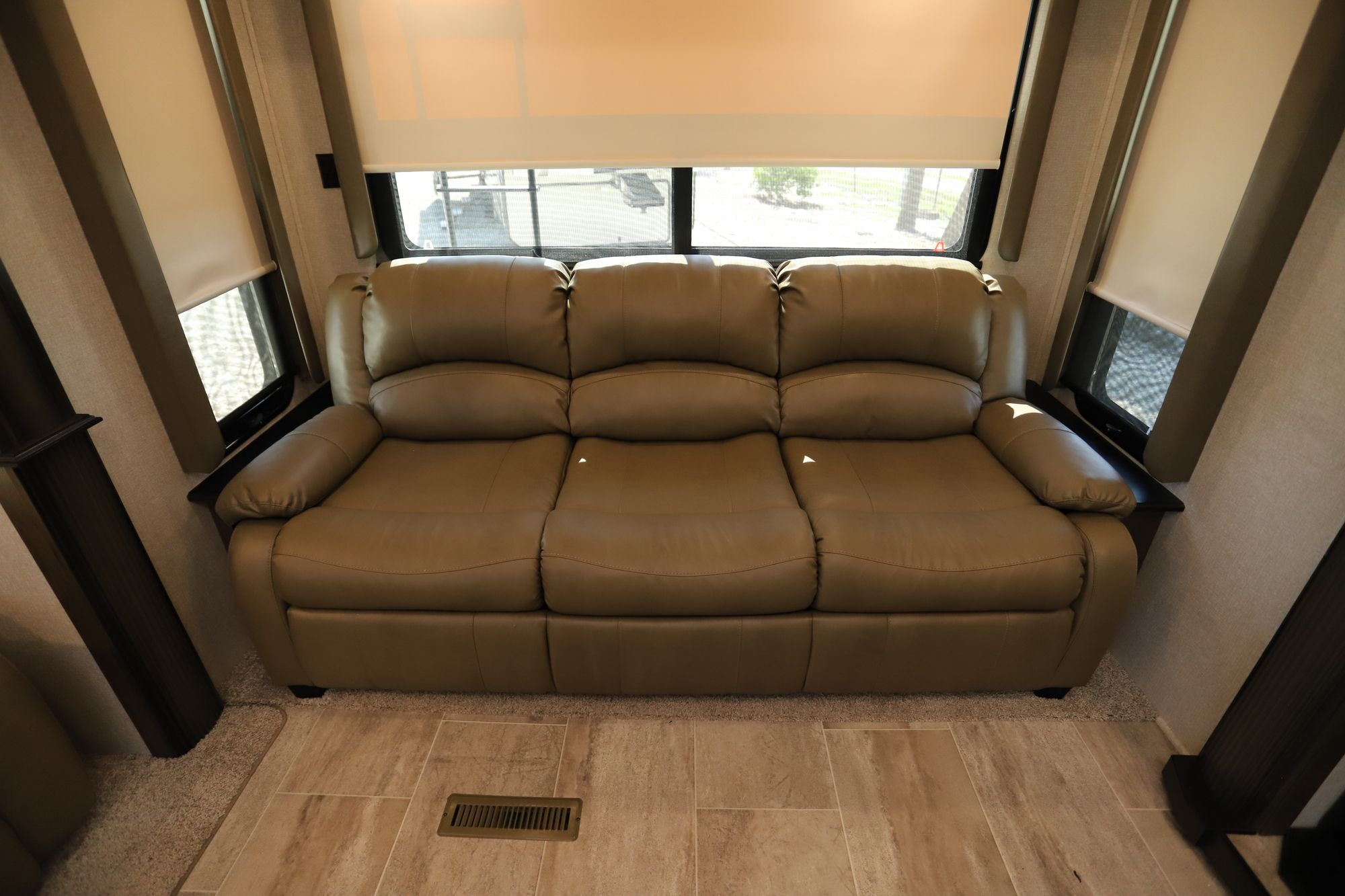 Used 2019 Keystone Montana 3721RL Fifth Wheel  For Sale