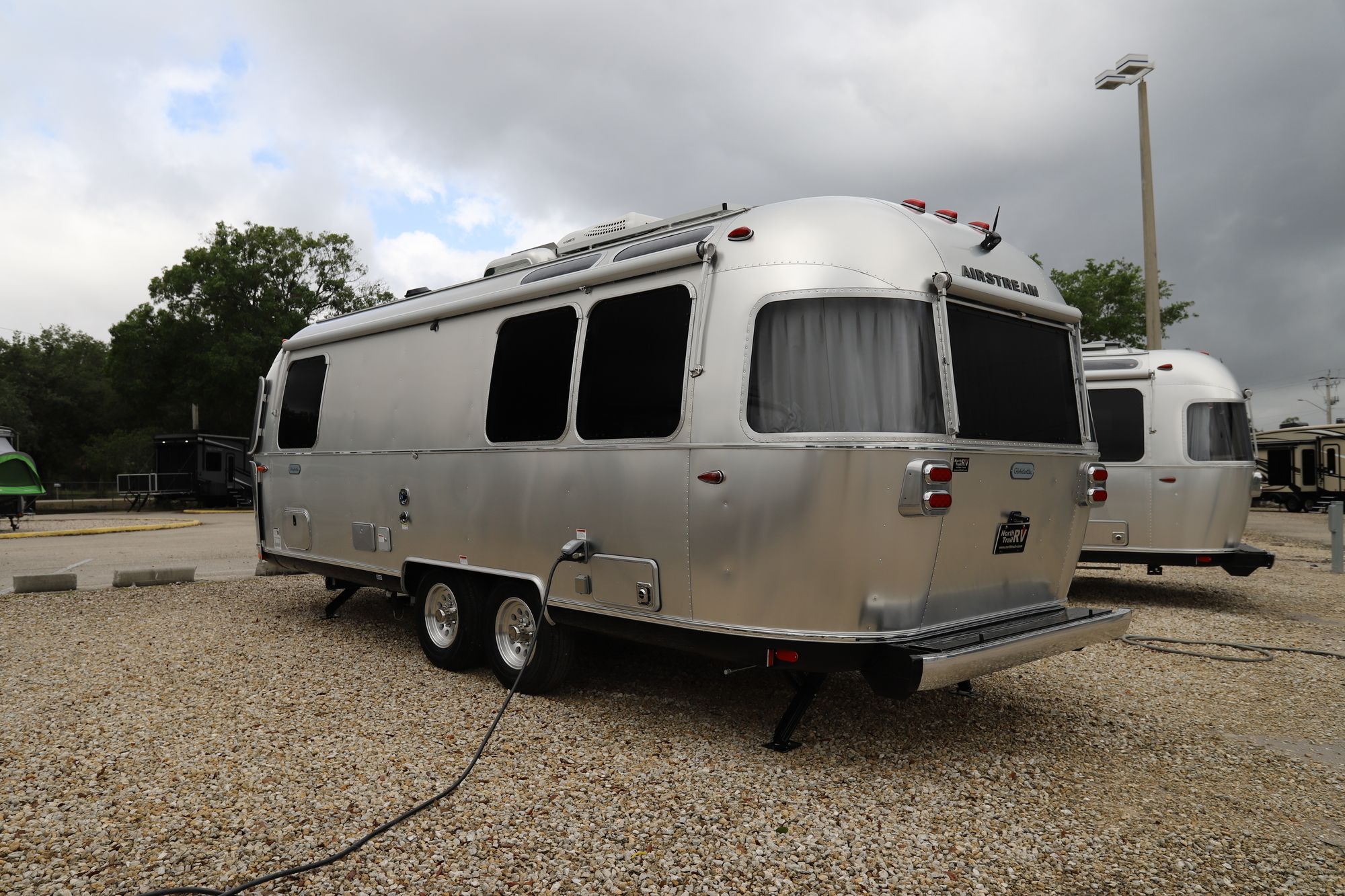 New 2021 Airstream Globetrotter 25FB Travel Trailer  For Sale