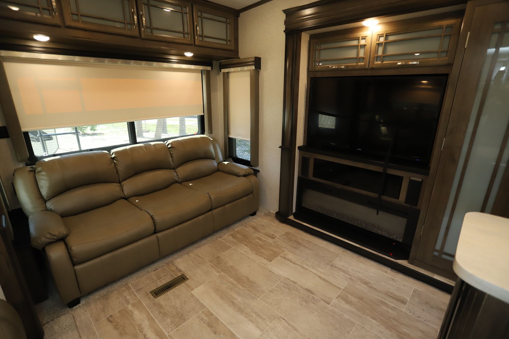 Used 2019 Keystone Montana 3721RL Fifth Wheel  For Sale