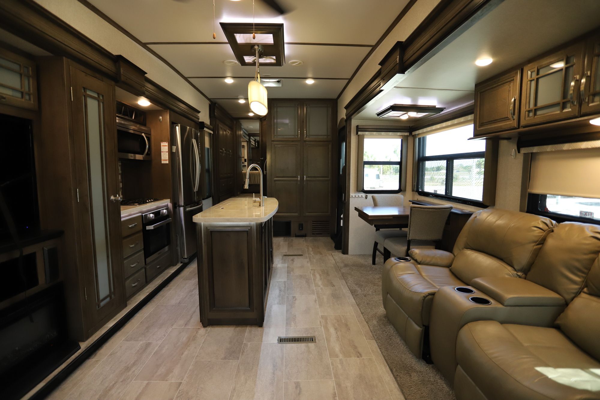 Used 2019 Keystone Montana 3721RL Fifth Wheel  For Sale