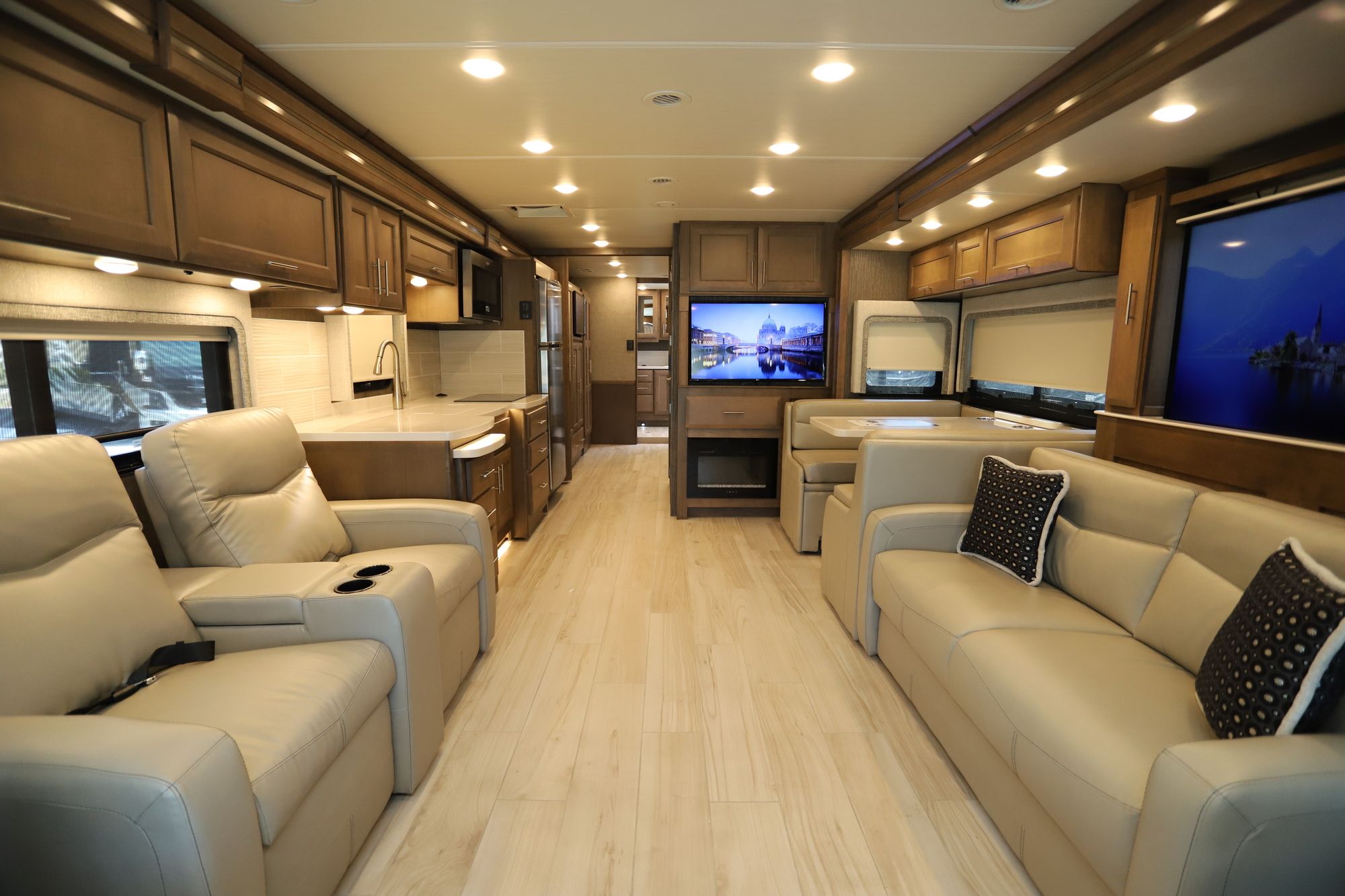 New 2021 Thor Aria 3901 Class A  For Sale