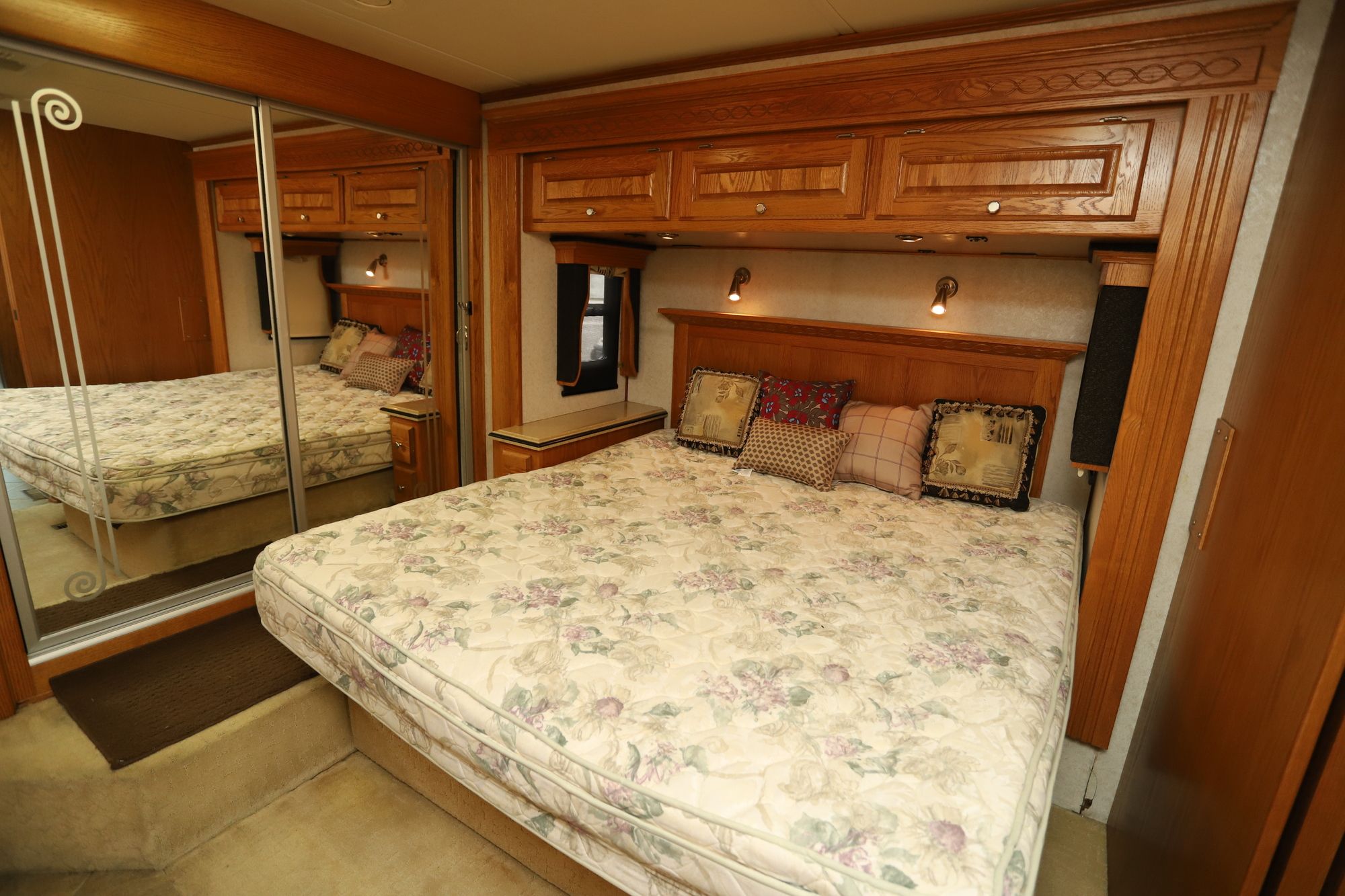 Used 2006 Monaco Camelot 40PDQ Class A  For Sale