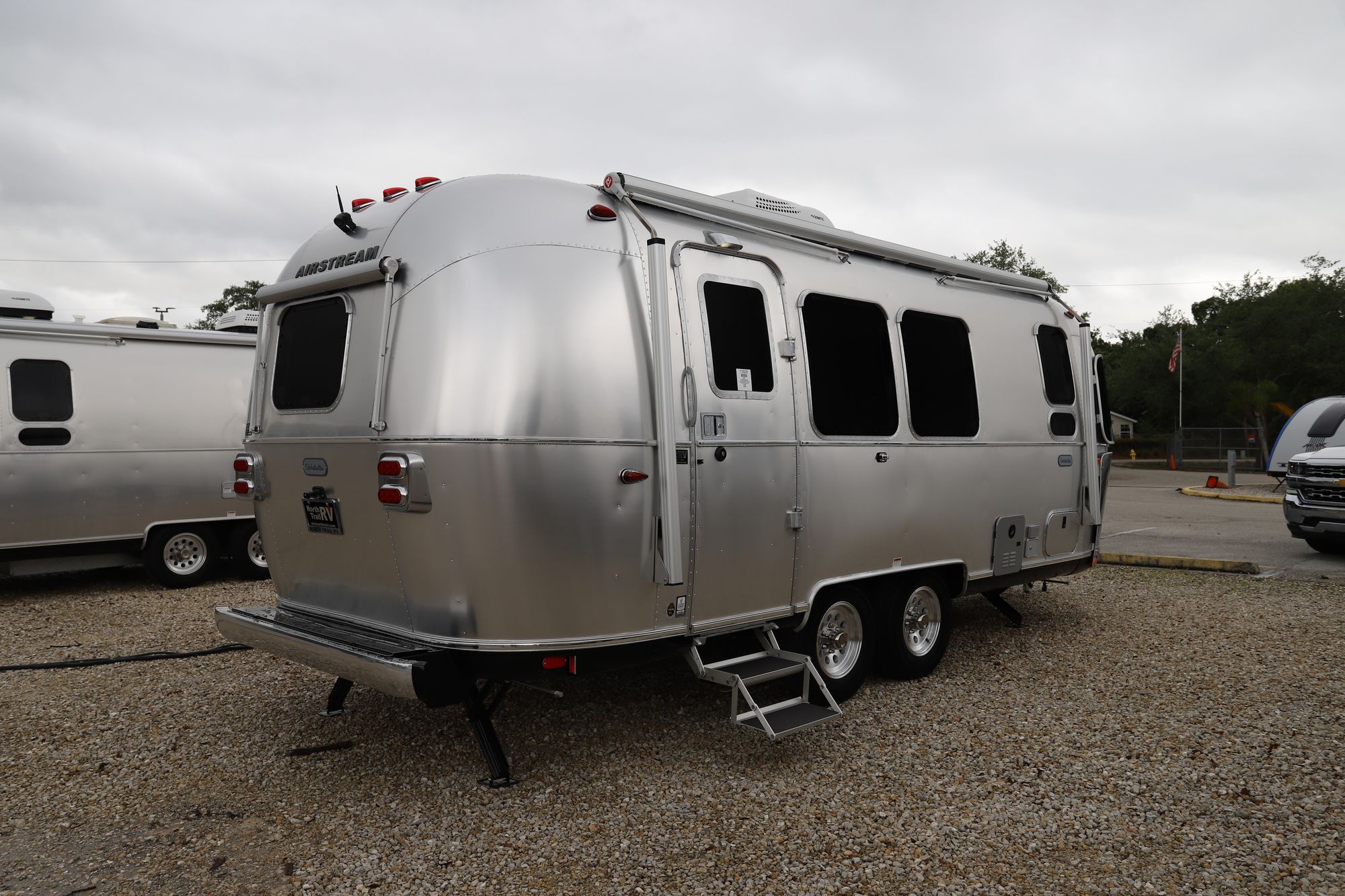 New 2021 Airstream Globetrotter 23FB Travel Trailer  For Sale