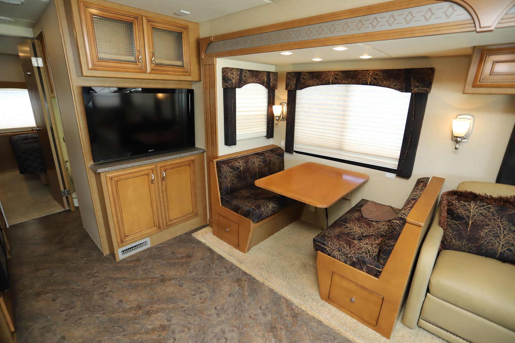 Used 2013 Newmar Canyon Star 3515 Class A  For Sale