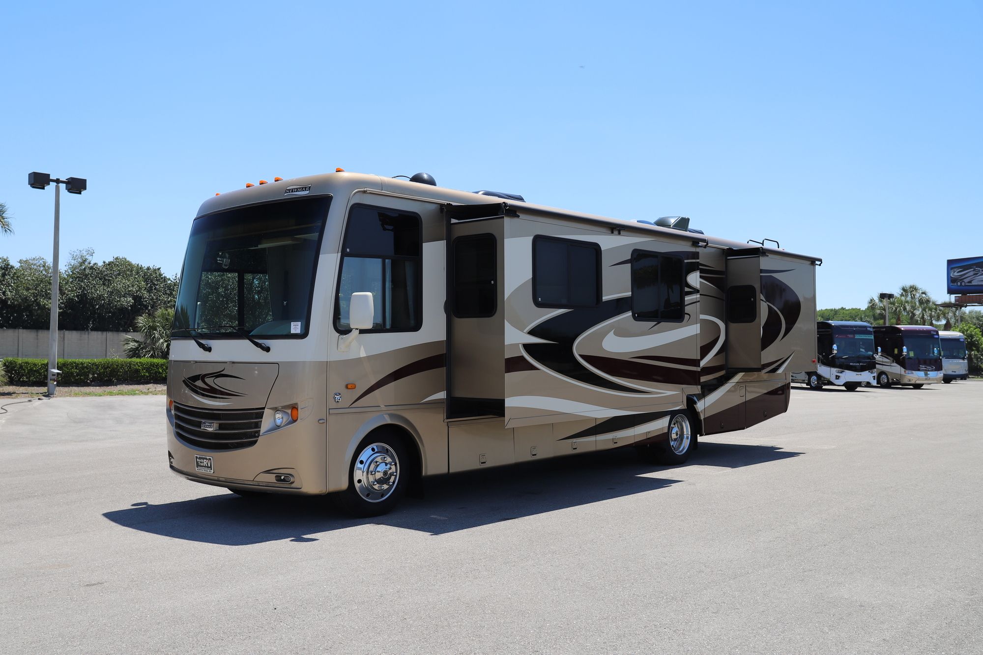 Used 2013 Newmar Canyon Star 3515 Class A  For Sale