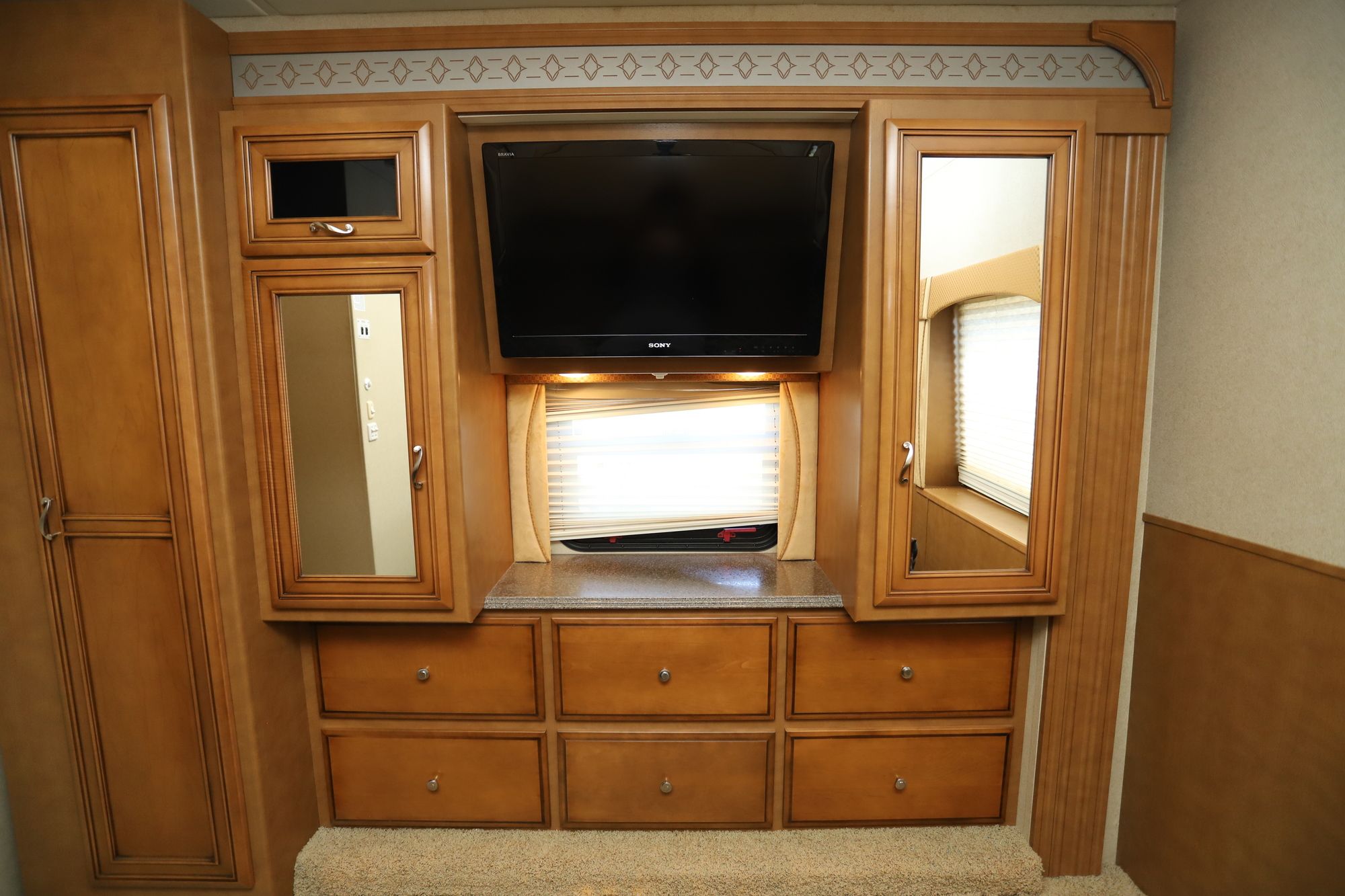 Used 2013 Newmar Canyon Star 3515 Class A  For Sale