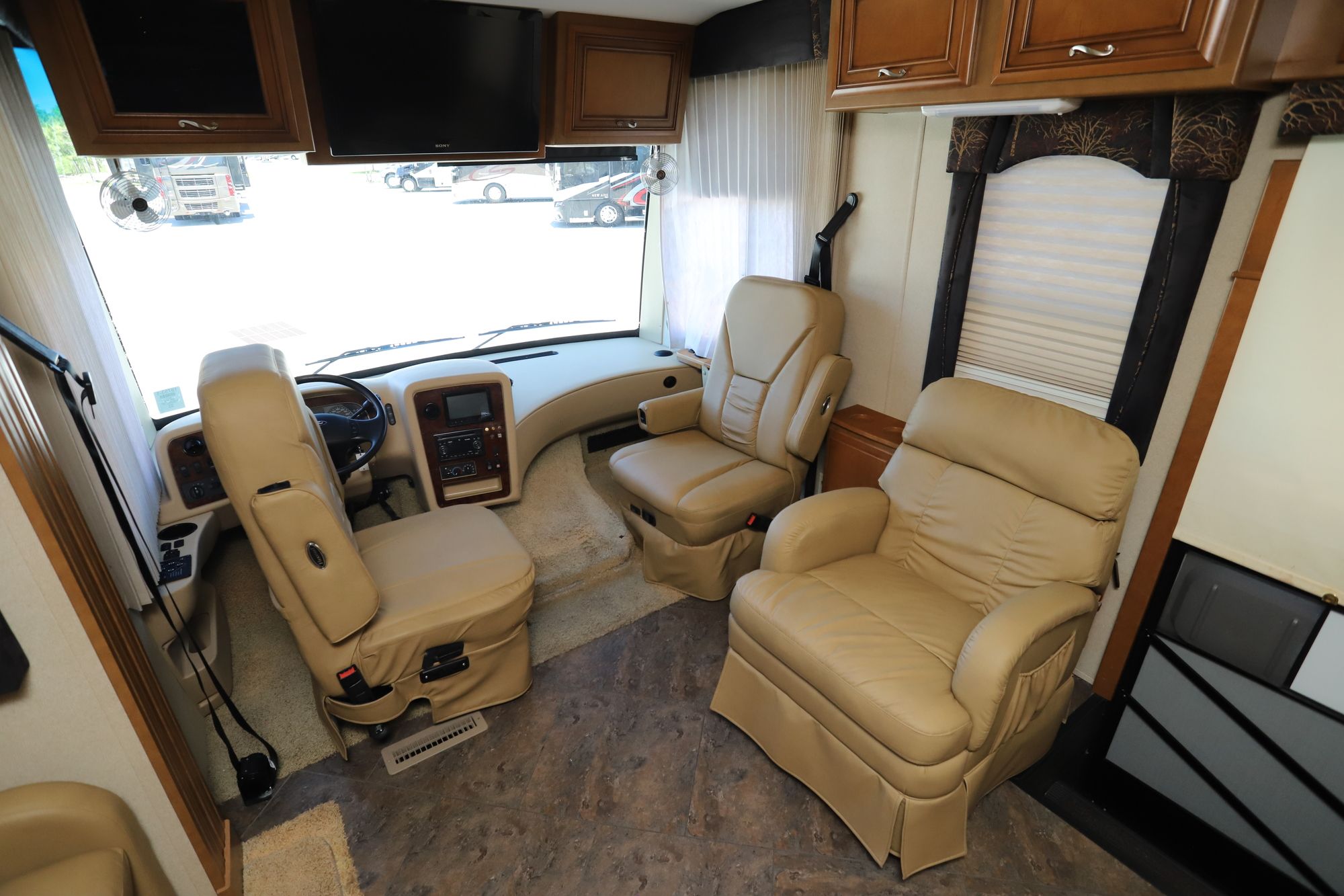 Used 2013 Newmar Canyon Star 3515 Class A  For Sale