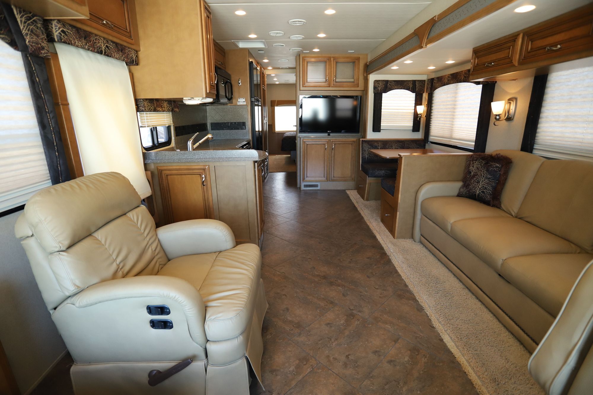 Used 2013 Newmar Canyon Star 3515 Class A  For Sale