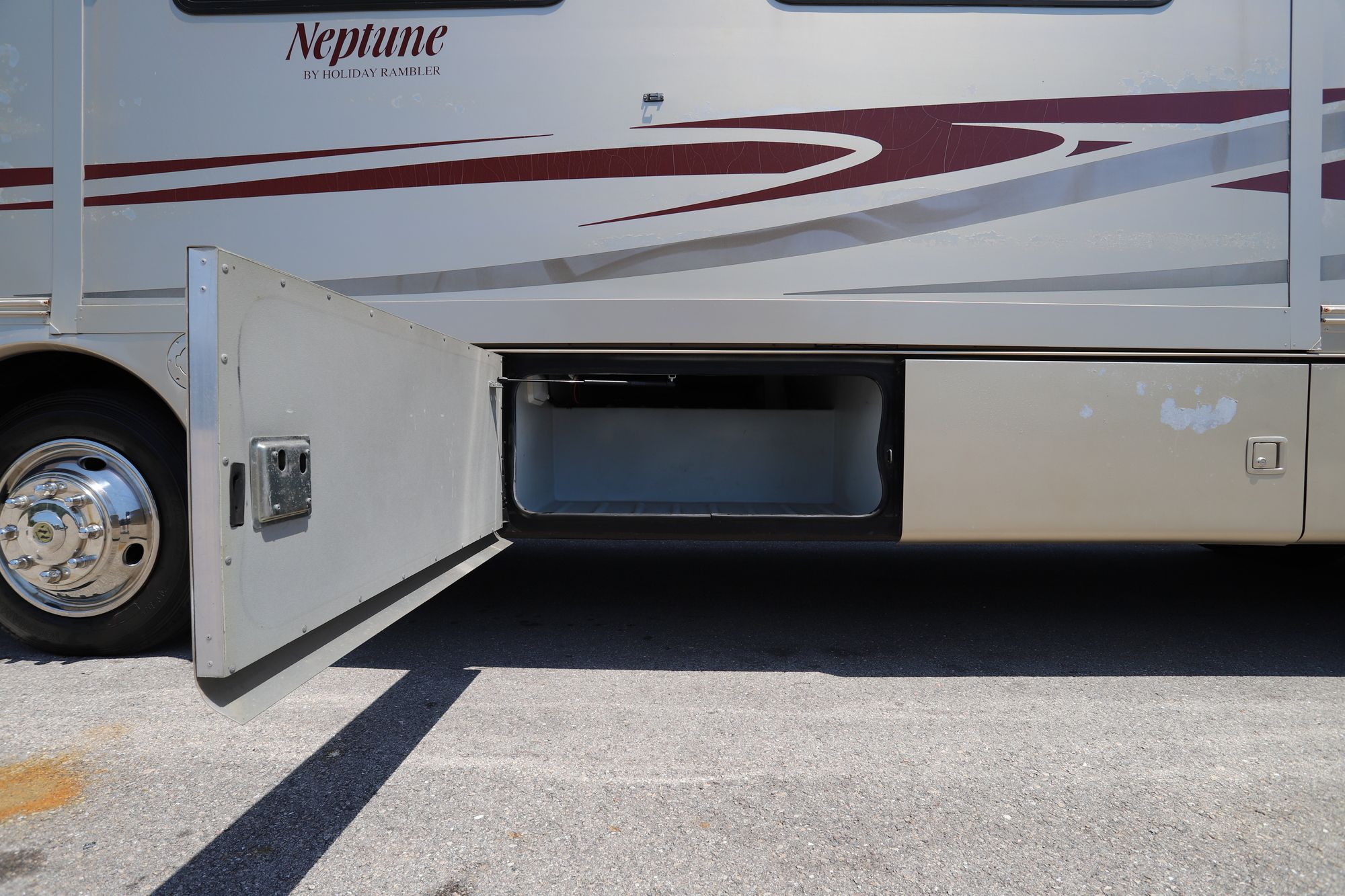 Used 2005 Holiday Rambler Neptune 36PDD Class A  For Sale