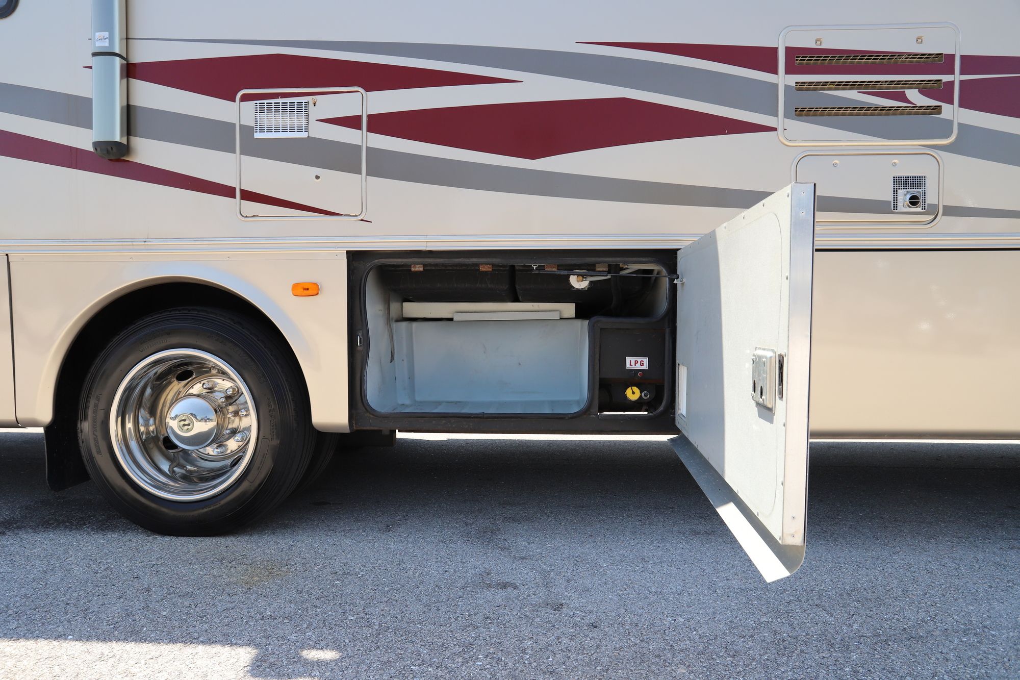 Used 2005 Holiday Rambler Neptune 36PDD Class A  For Sale