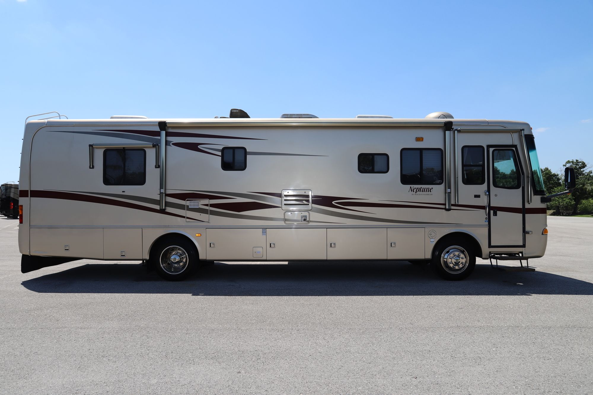 Used 2005 Holiday Rambler Neptune 36PDD Class A  For Sale