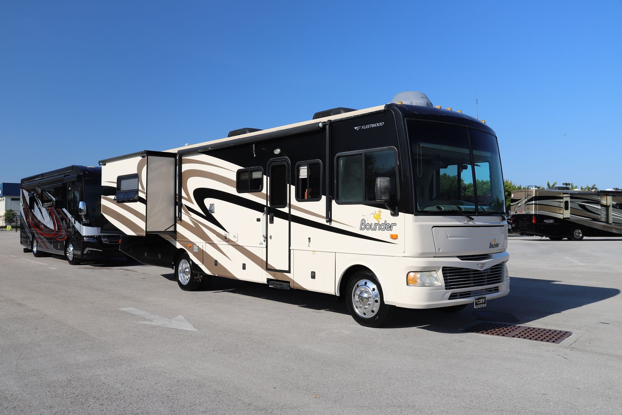 Used 2007 Fleetwood Bounder 36E Class A  For Sale