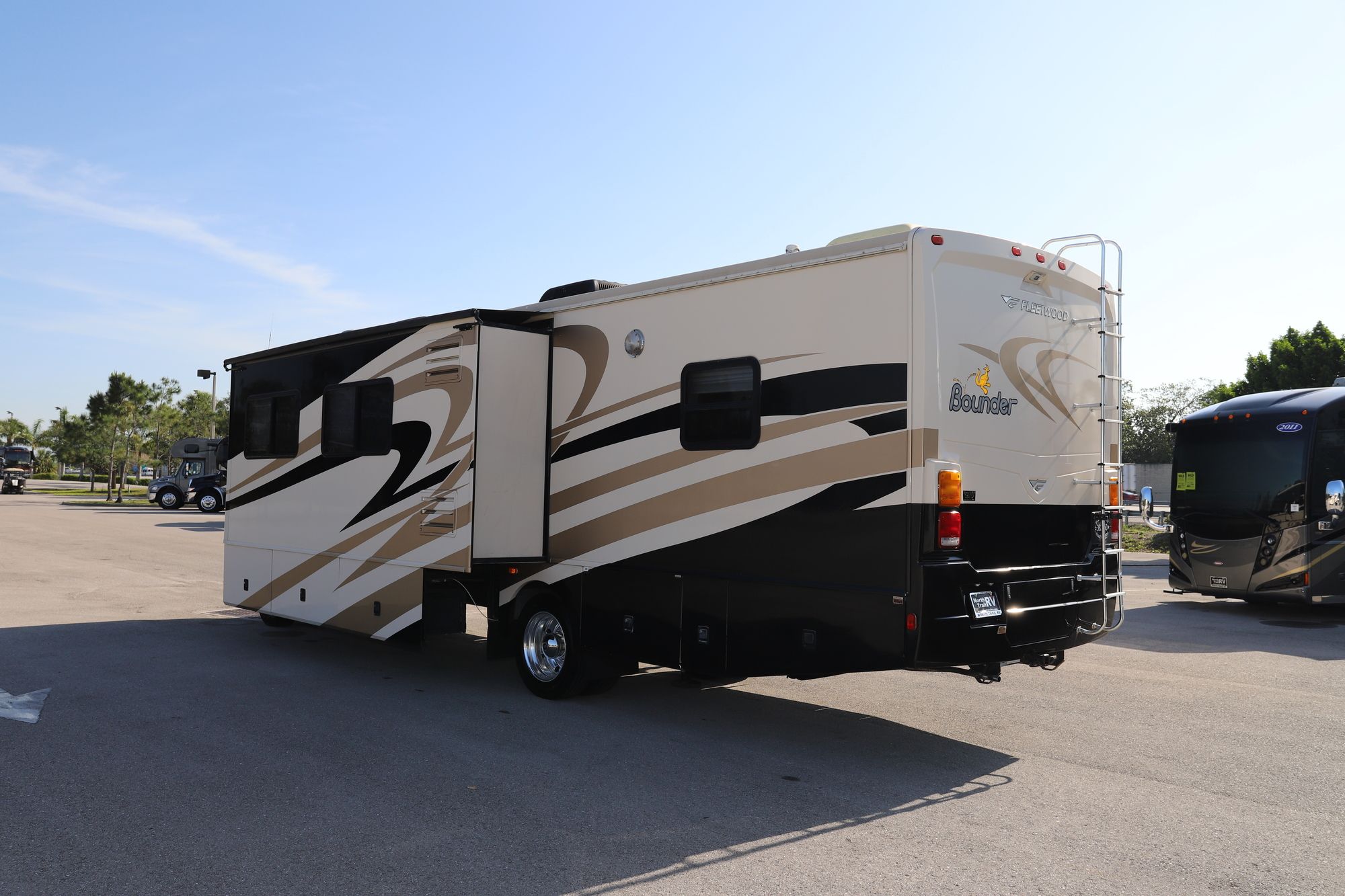 Used 2007 Fleetwood Bounder 36E Class A  For Sale