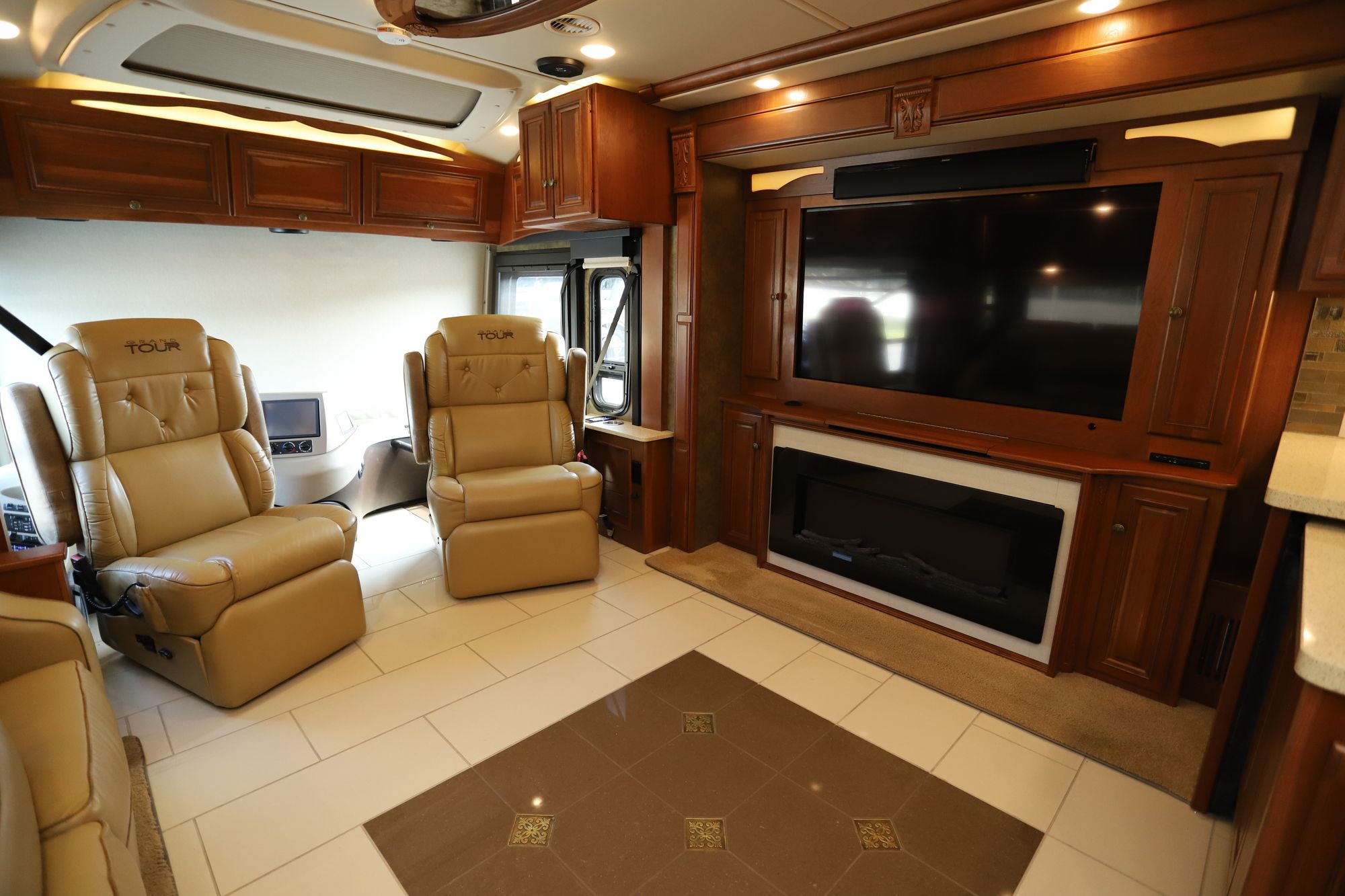 Used 2017 Winnebago Grand Tour 45RL Class A  For Sale