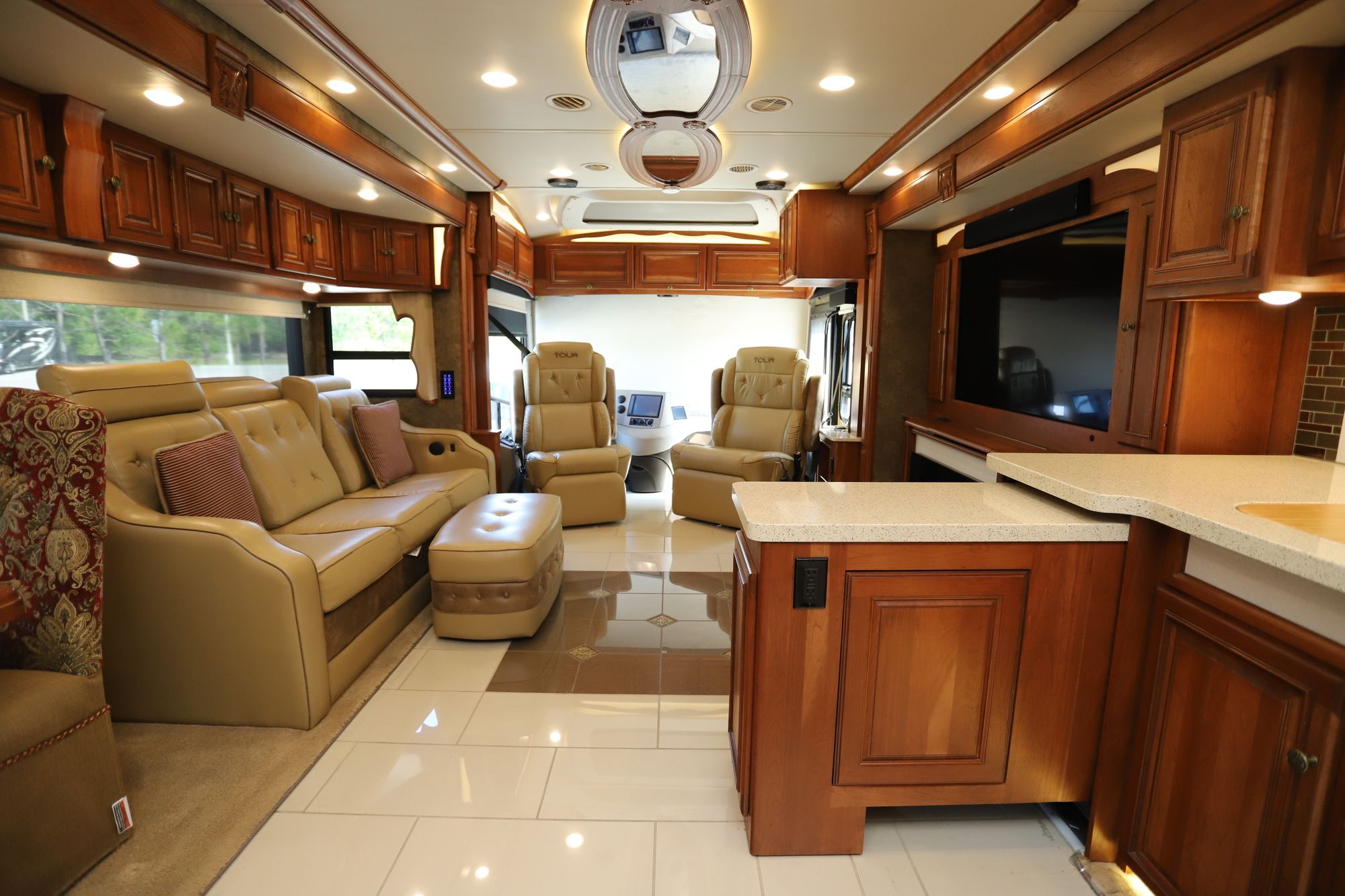 Used 2017 Winnebago Grand Tour 45RL Class A  For Sale