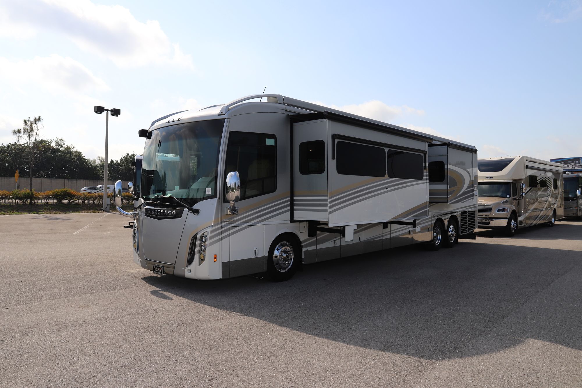 Used 2017 Winnebago Grand Tour 45RL Class A  For Sale