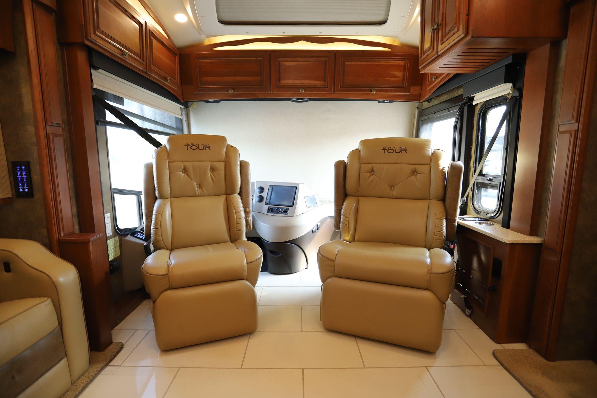 Used 2017 Winnebago Grand Tour 45RL Class A  For Sale